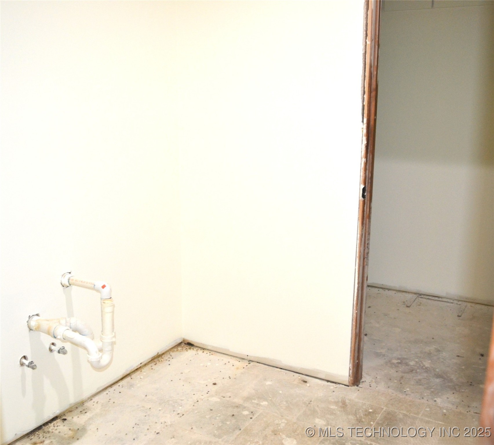 4121 N Commerce Street Property Photo 9