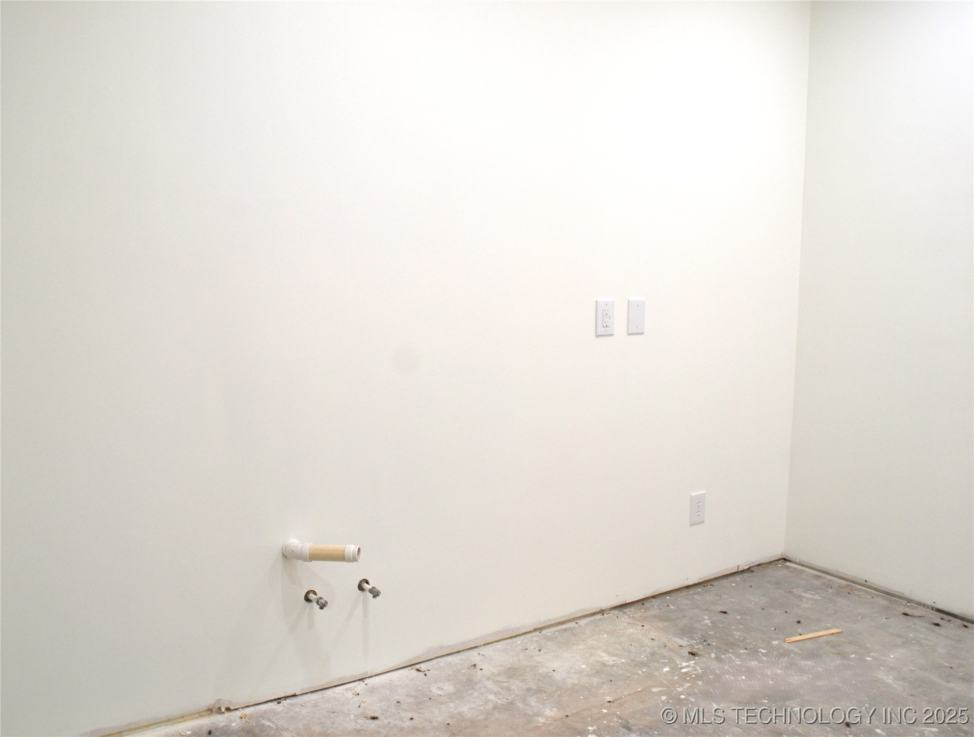 4121 N Commerce Street Property Photo 15