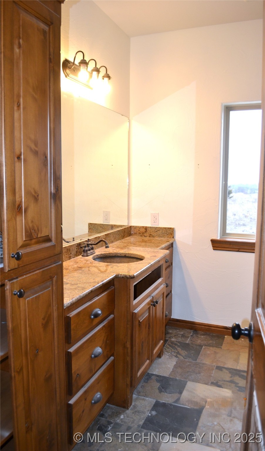 4121 N Commerce Street Property Photo 27