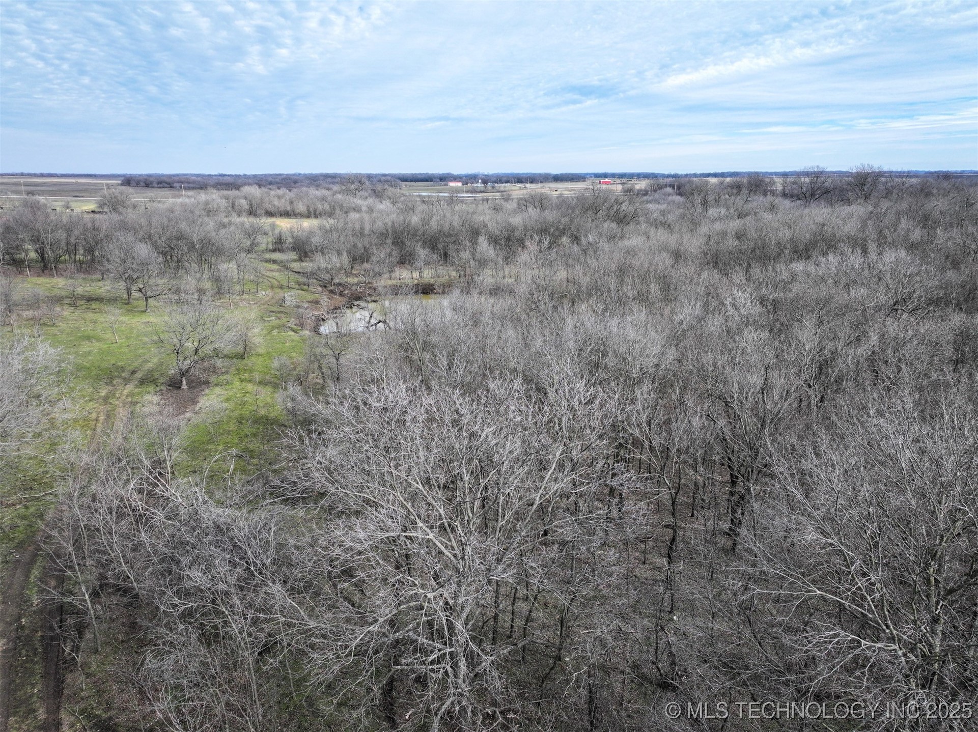 40 E 270 Road Property Photo 3