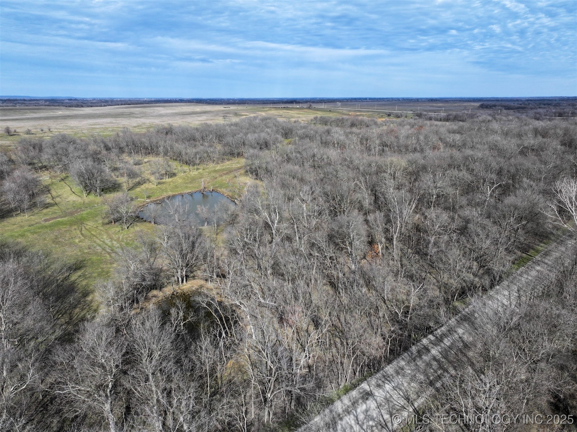 40 E 270 Road Property Photo 5