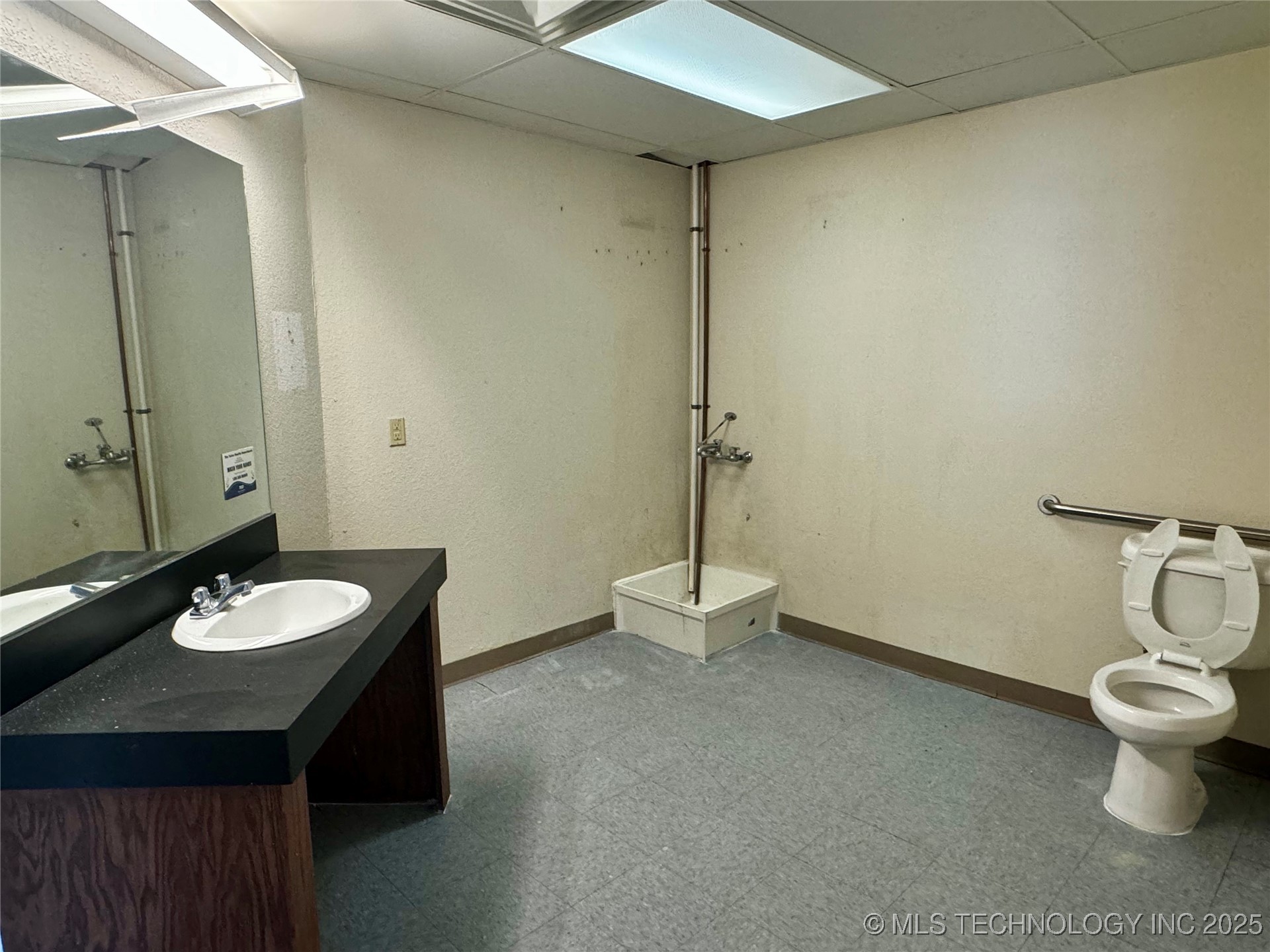 8421 E 61st Street Q Property Photo 7