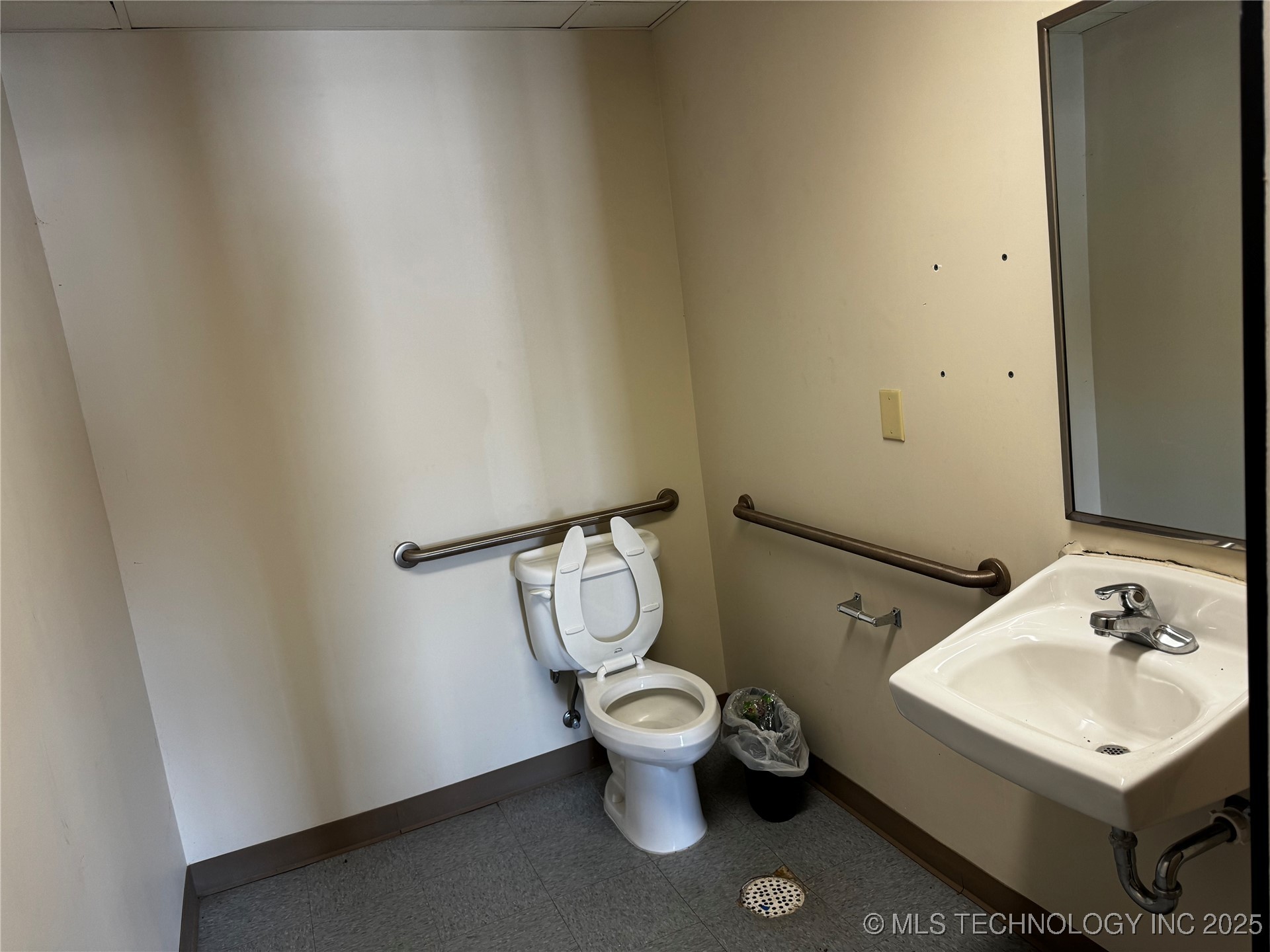 8421 E 61st Street Q Property Photo 8