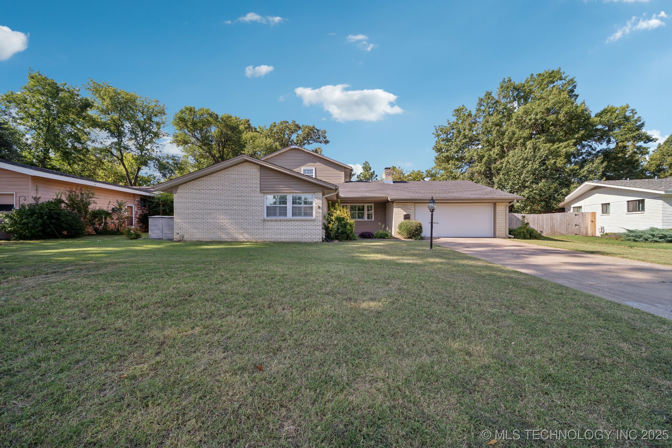 5654 S Marion Avenue Property Photo 2