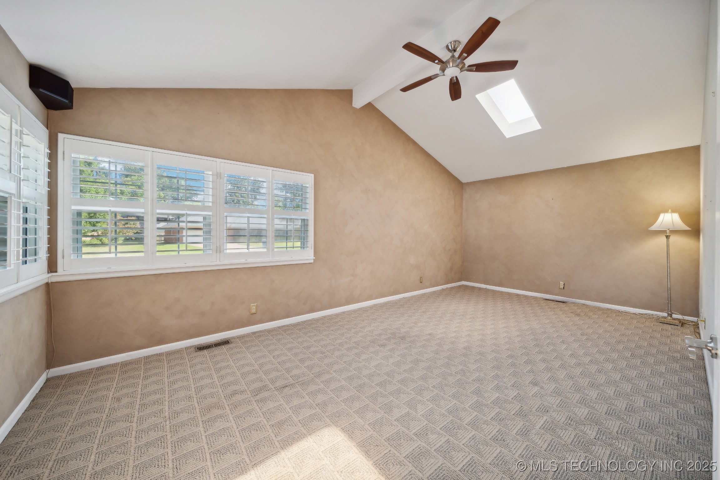 5654 S Marion Avenue Property Photo 8