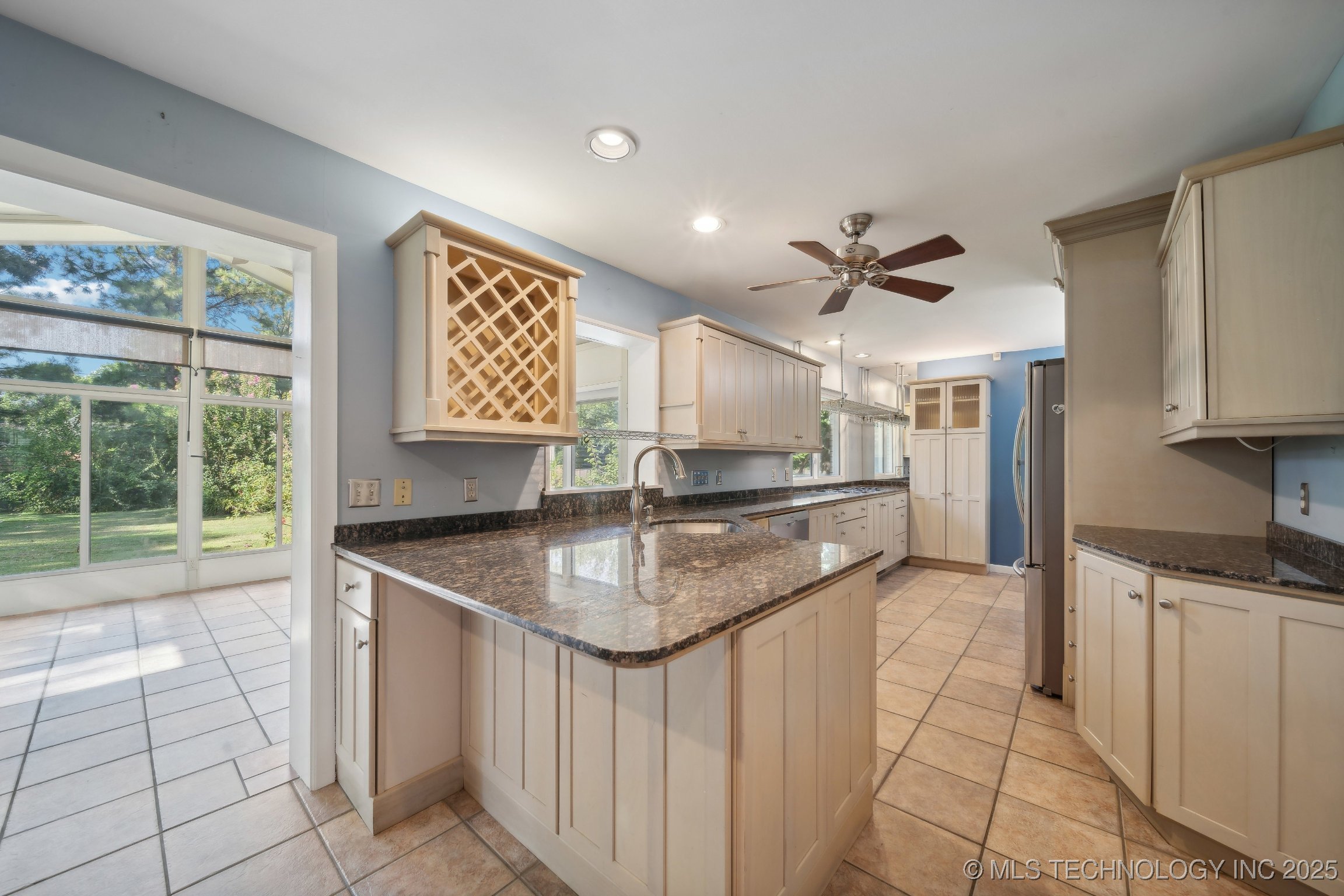 5654 S Marion Avenue Property Photo 11