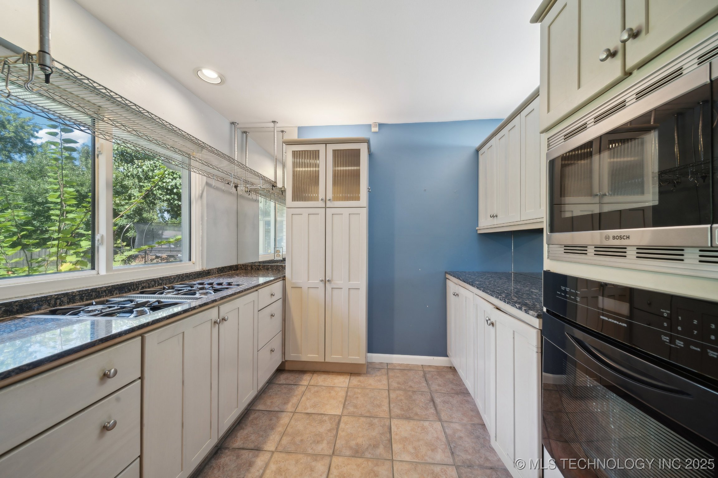 5654 S Marion Avenue Property Photo 12