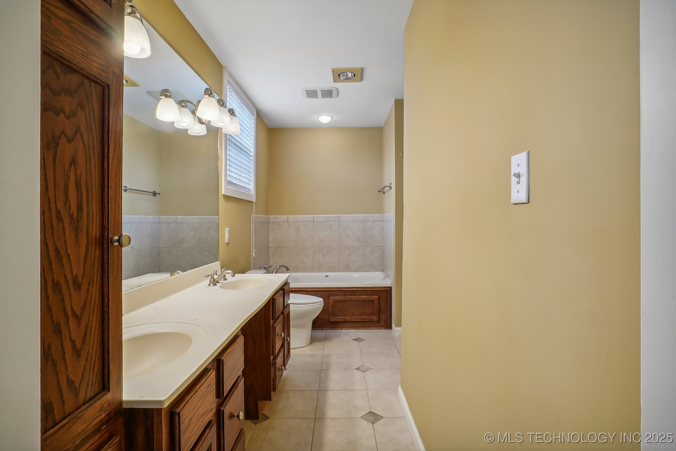 5654 S Marion Avenue Property Photo 18