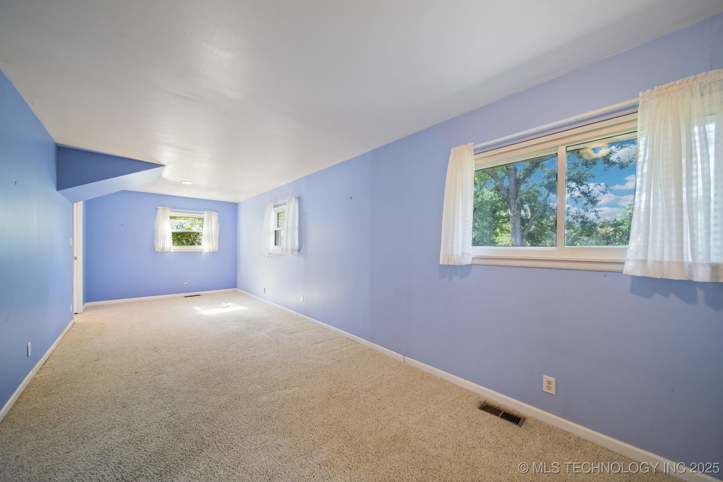 5654 S Marion Avenue Property Photo 21