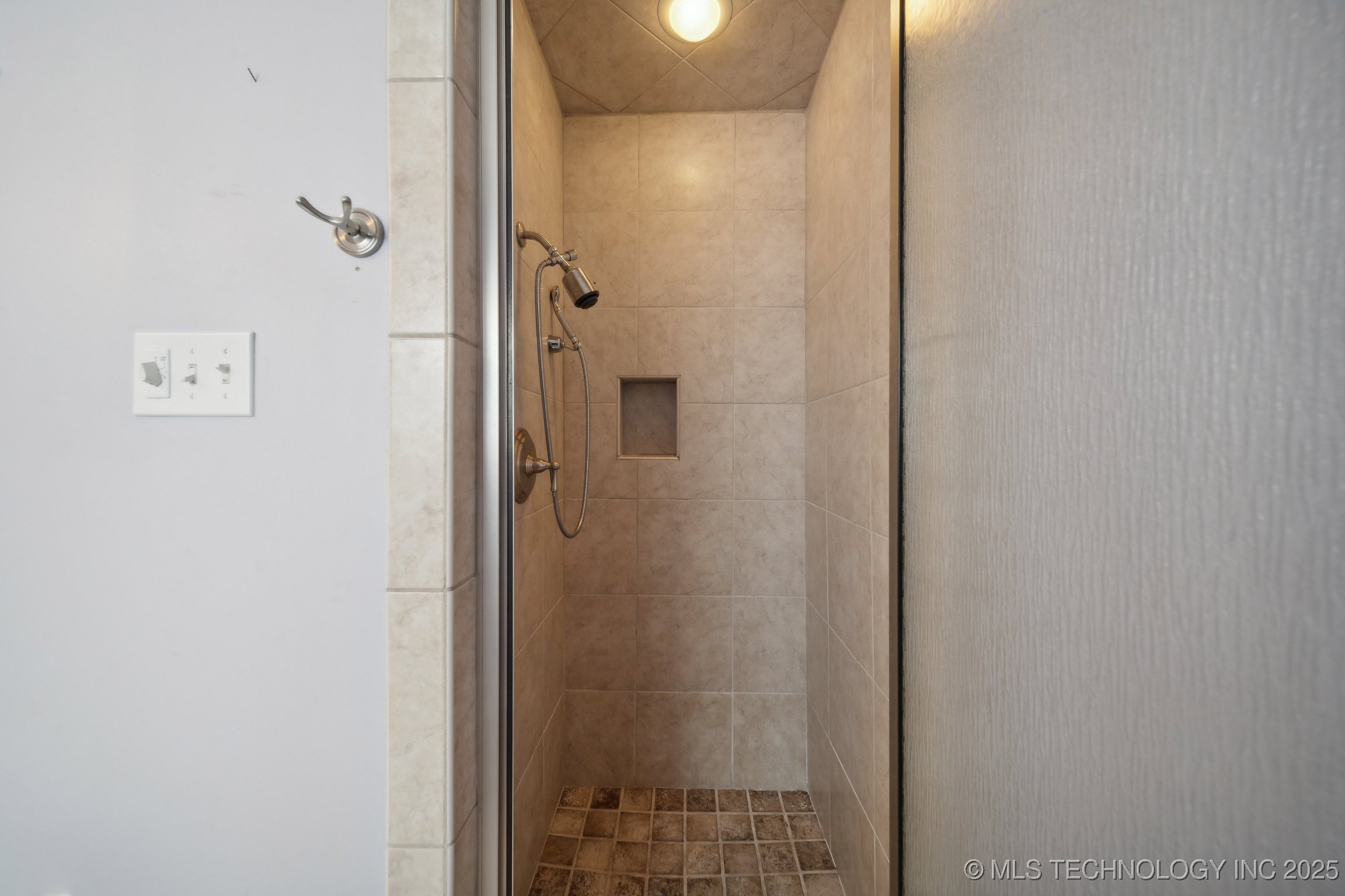 5654 S Marion Avenue Property Photo 24