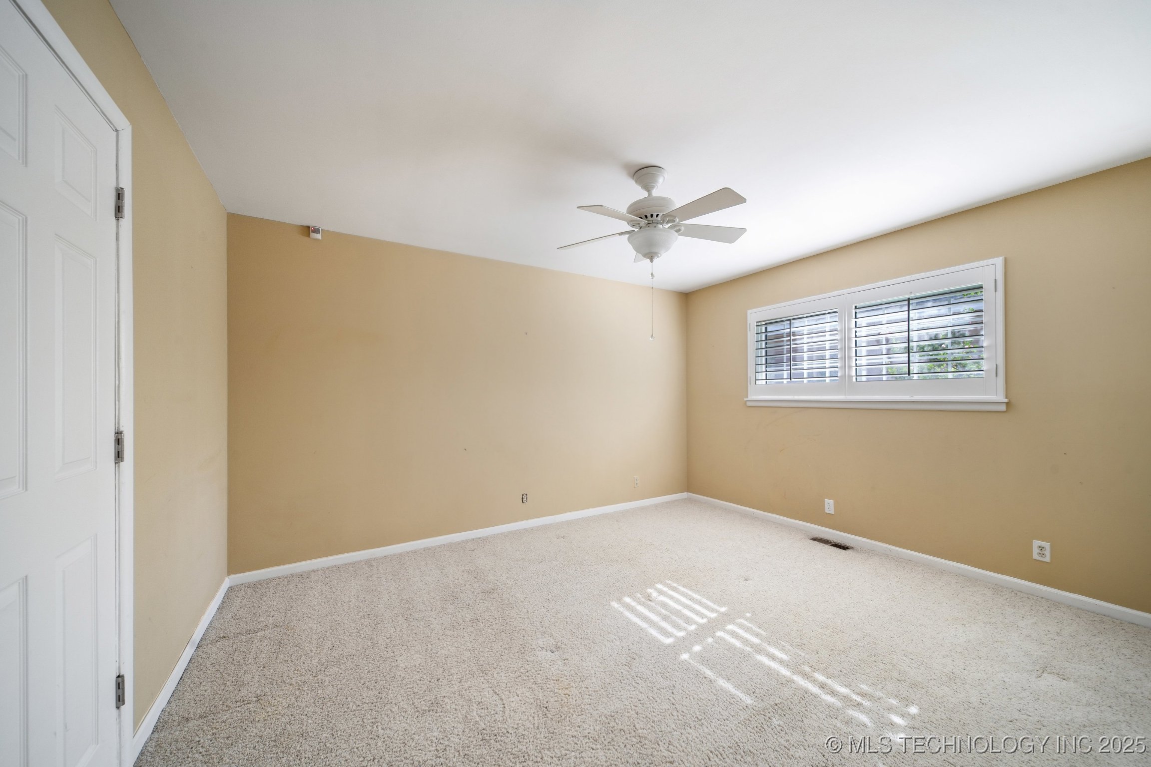 5654 S Marion Avenue Property Photo 25