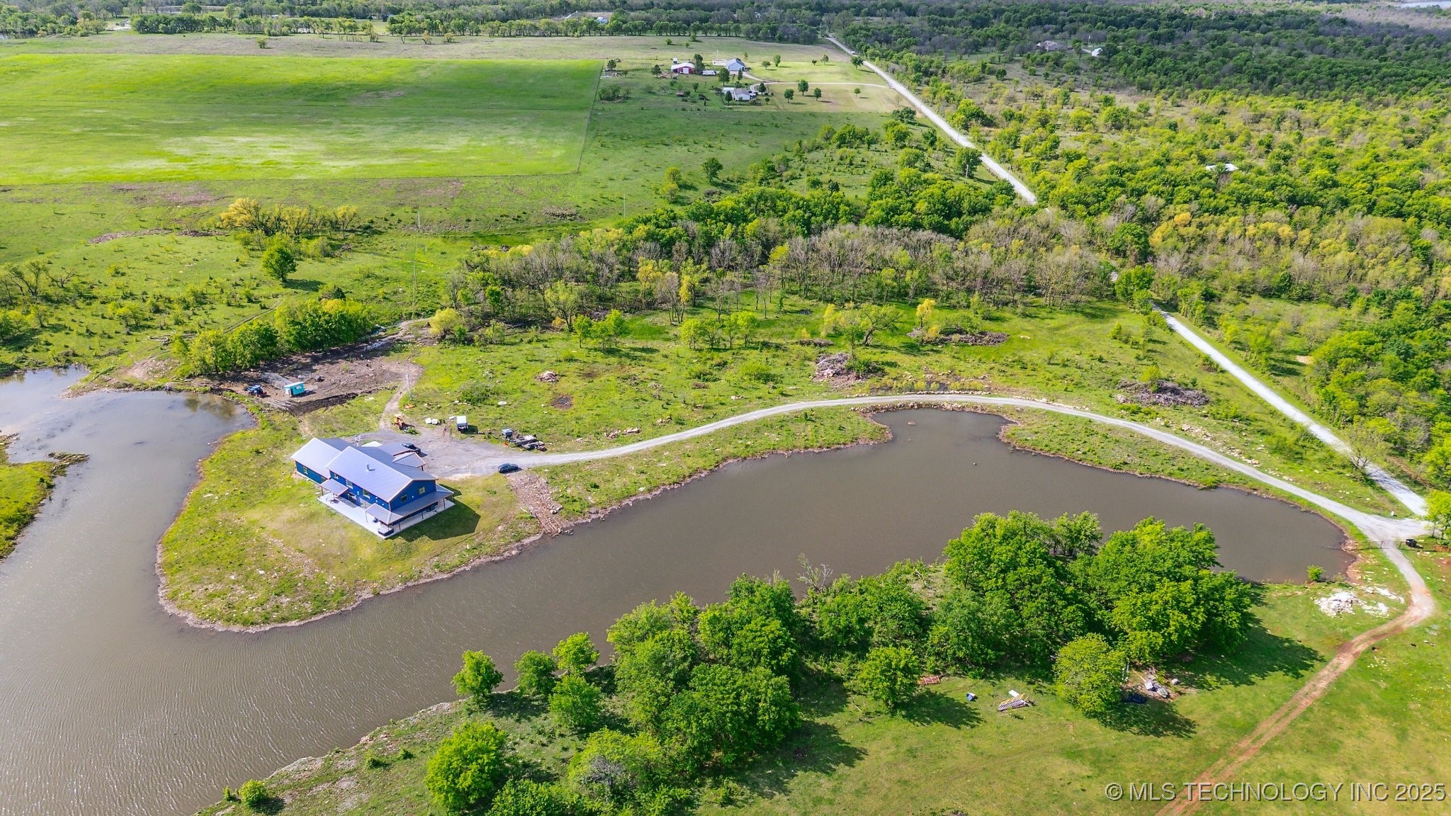9501 S 4170 Road Property Photo 4