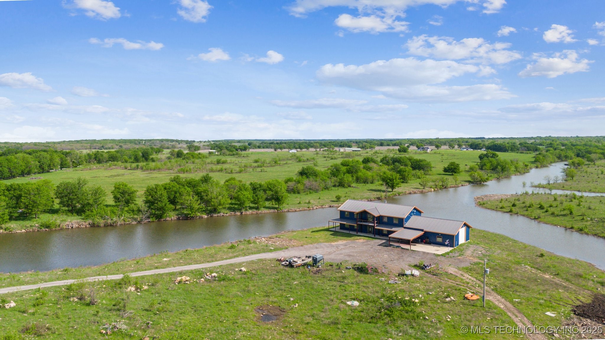 9501 S 4170 Road Property Photo 17