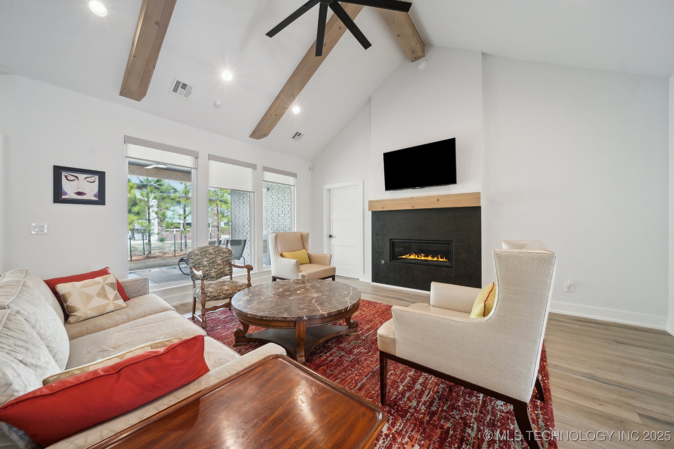 1105 W 86th Street Property Photo 3