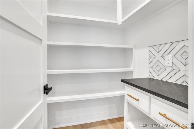 1105 W 86th Street Property Photo 6