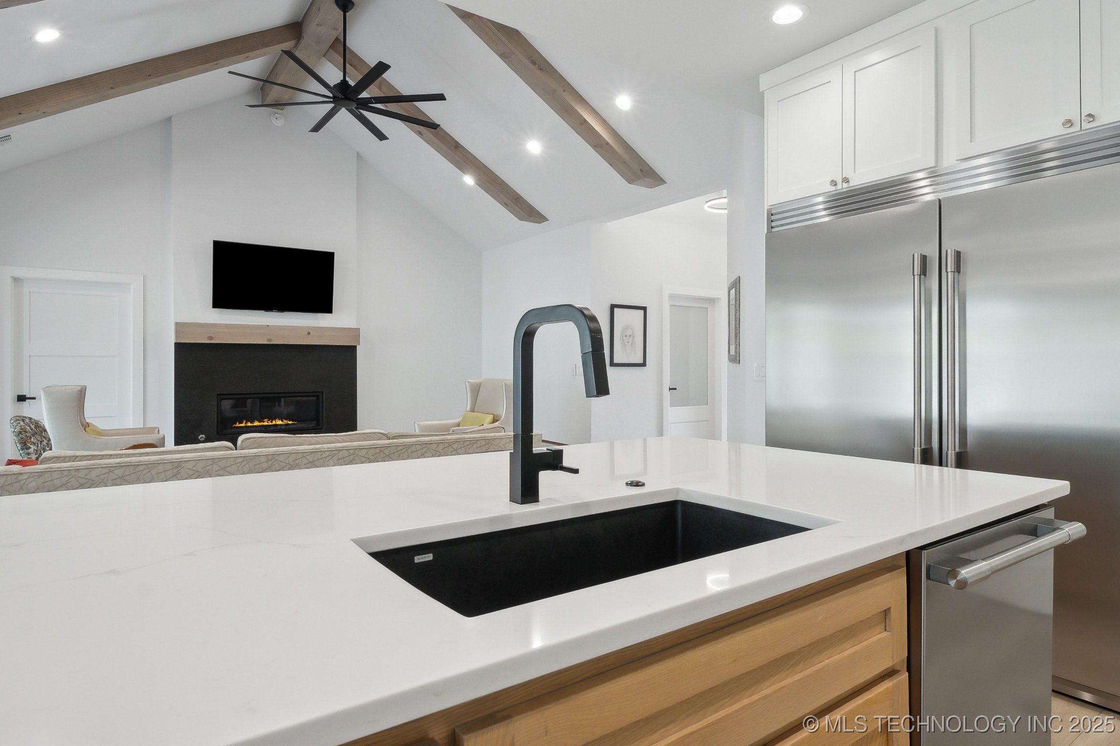 1105 W 86th Street Property Photo 7