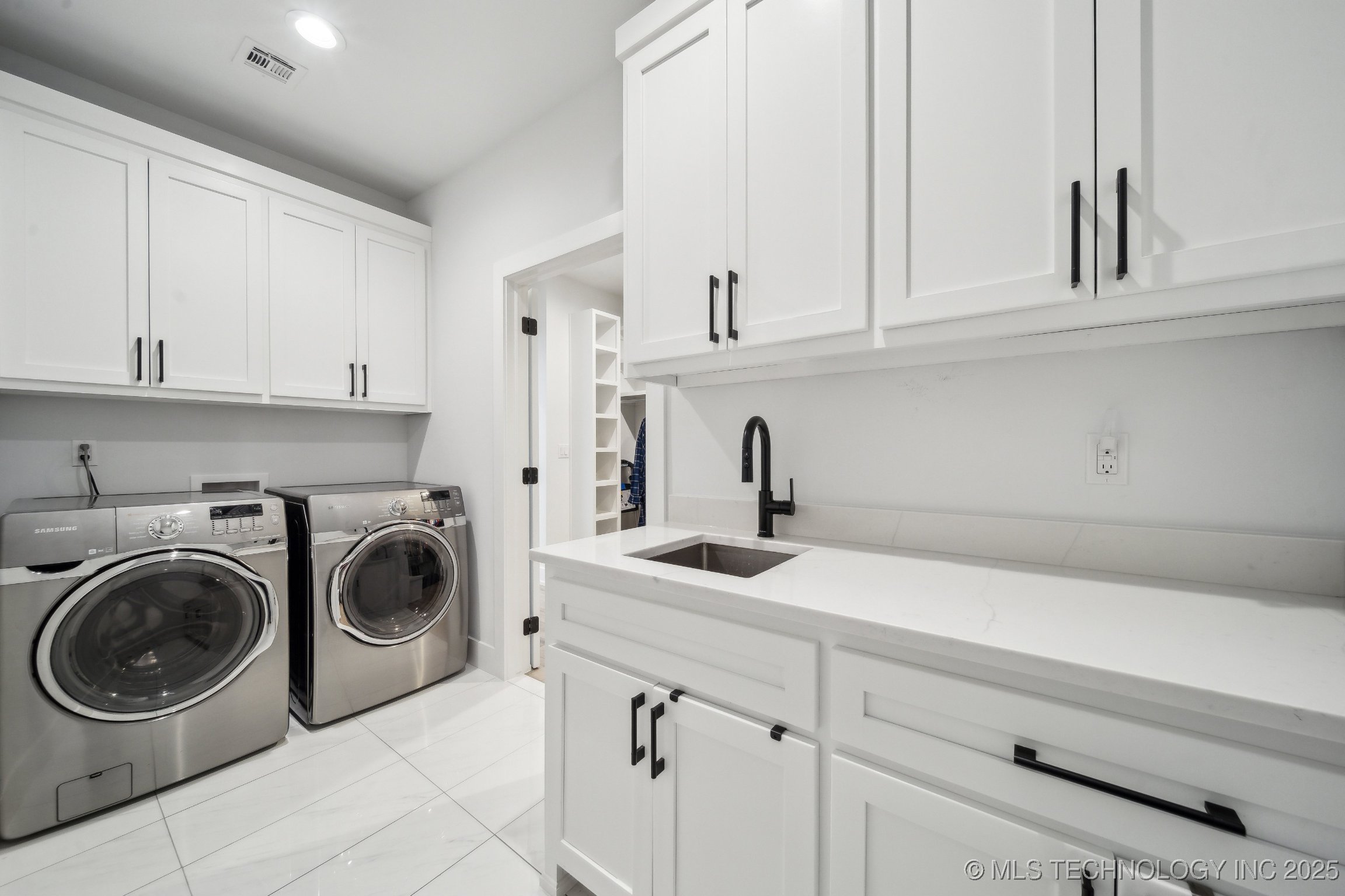 1105 W 86th Street Property Photo 13