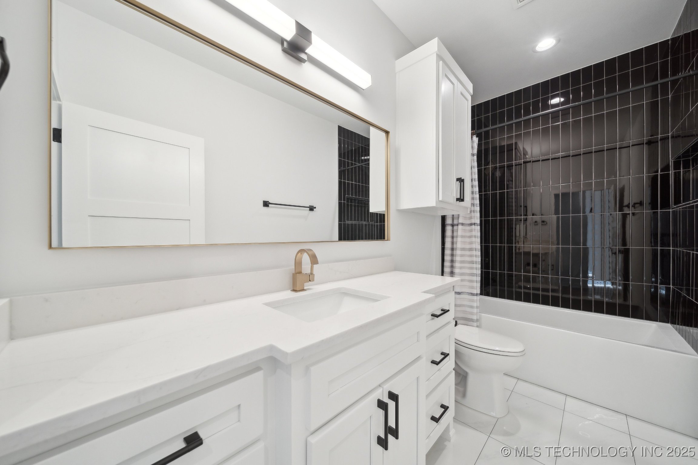 1105 W 86th Street Property Photo 16