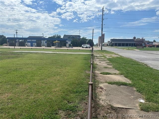 E 7th Street Property Photo