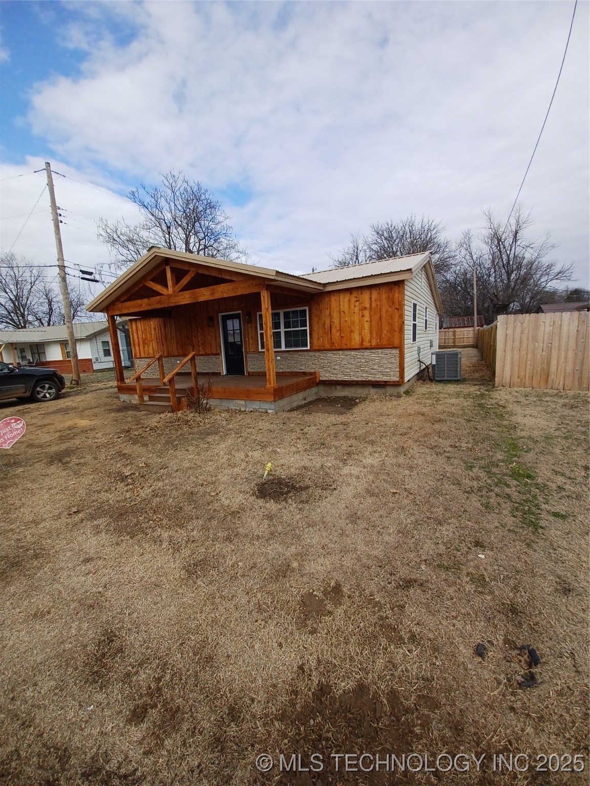 819 W Audd Property Photo 4