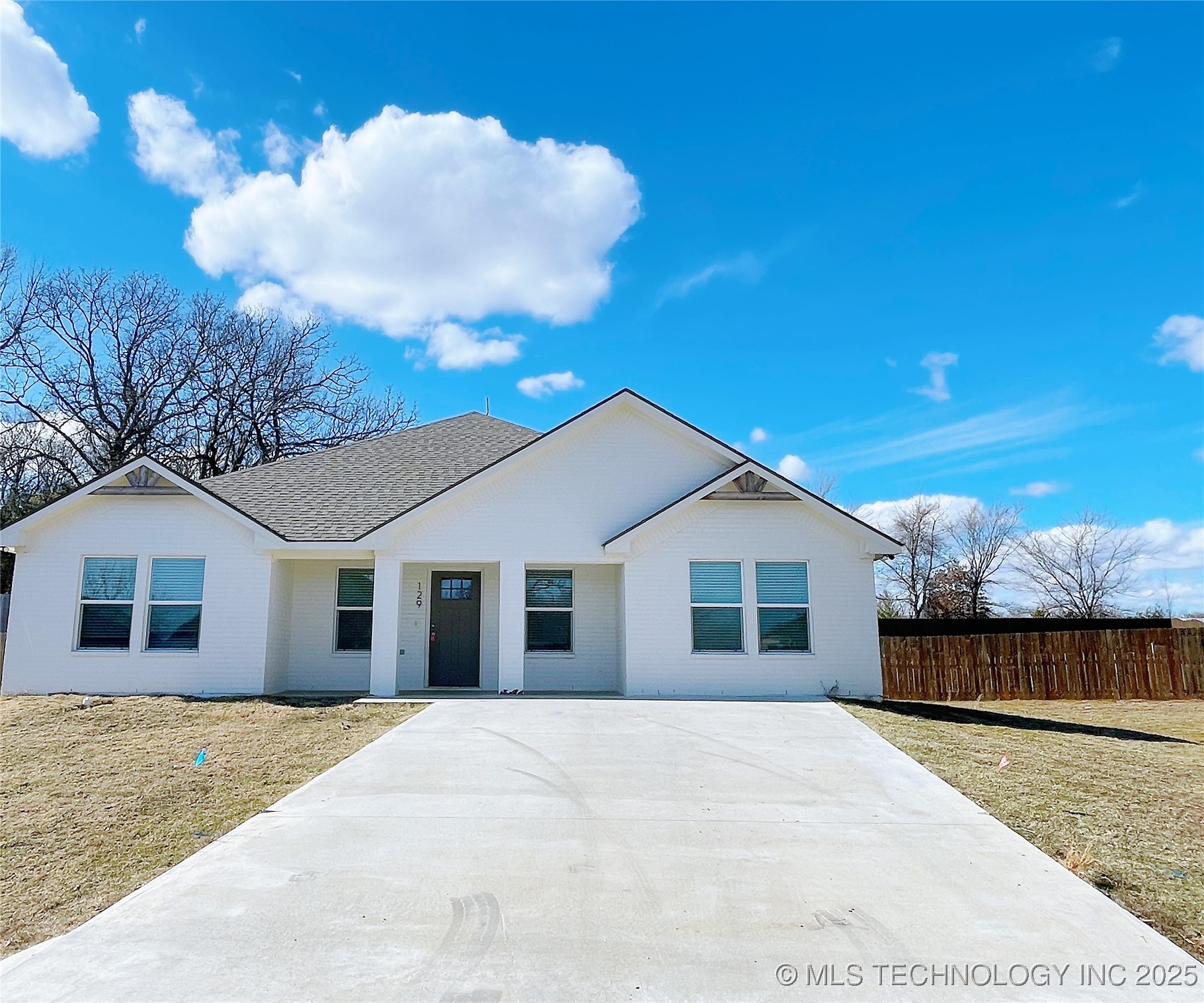 129 Watch Hill Property Photo 1