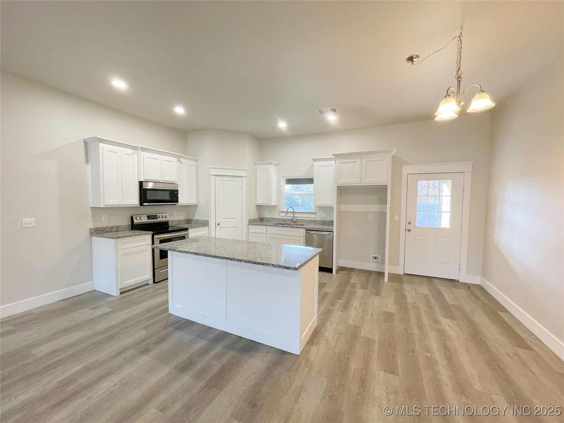 129 Watch Hill Property Photo 3