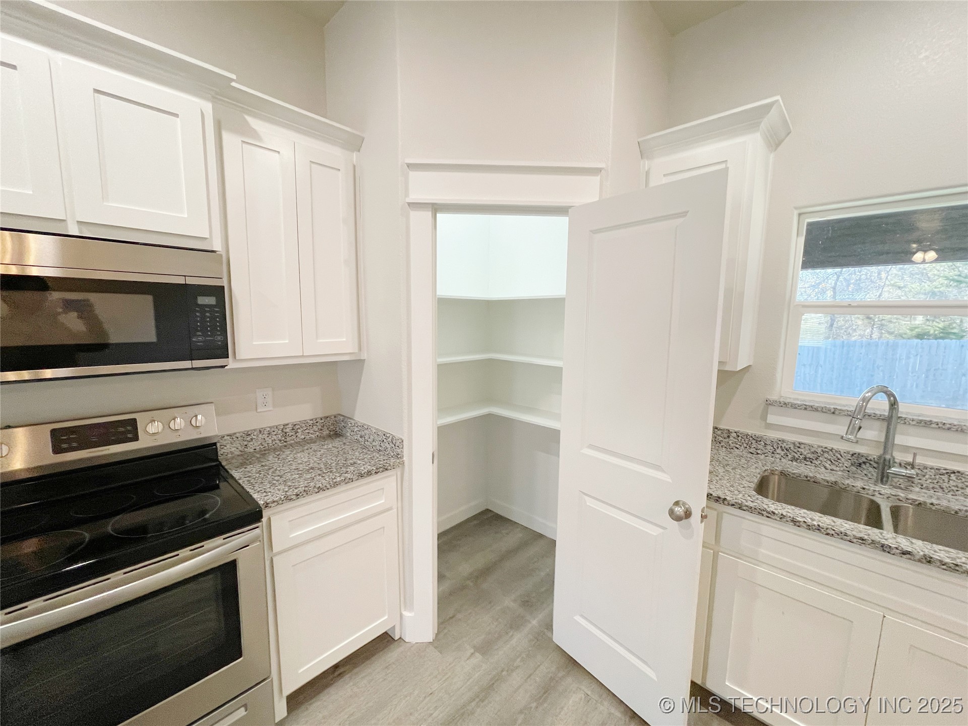 129 Watch Hill Property Photo 10