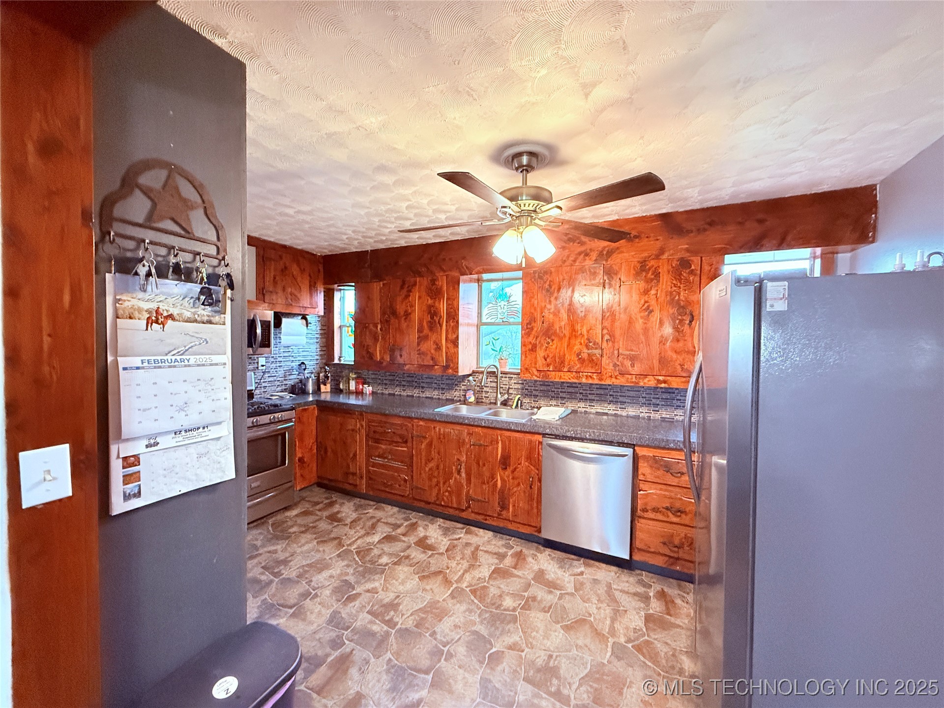 2420 3rd Ne Property Photo 4