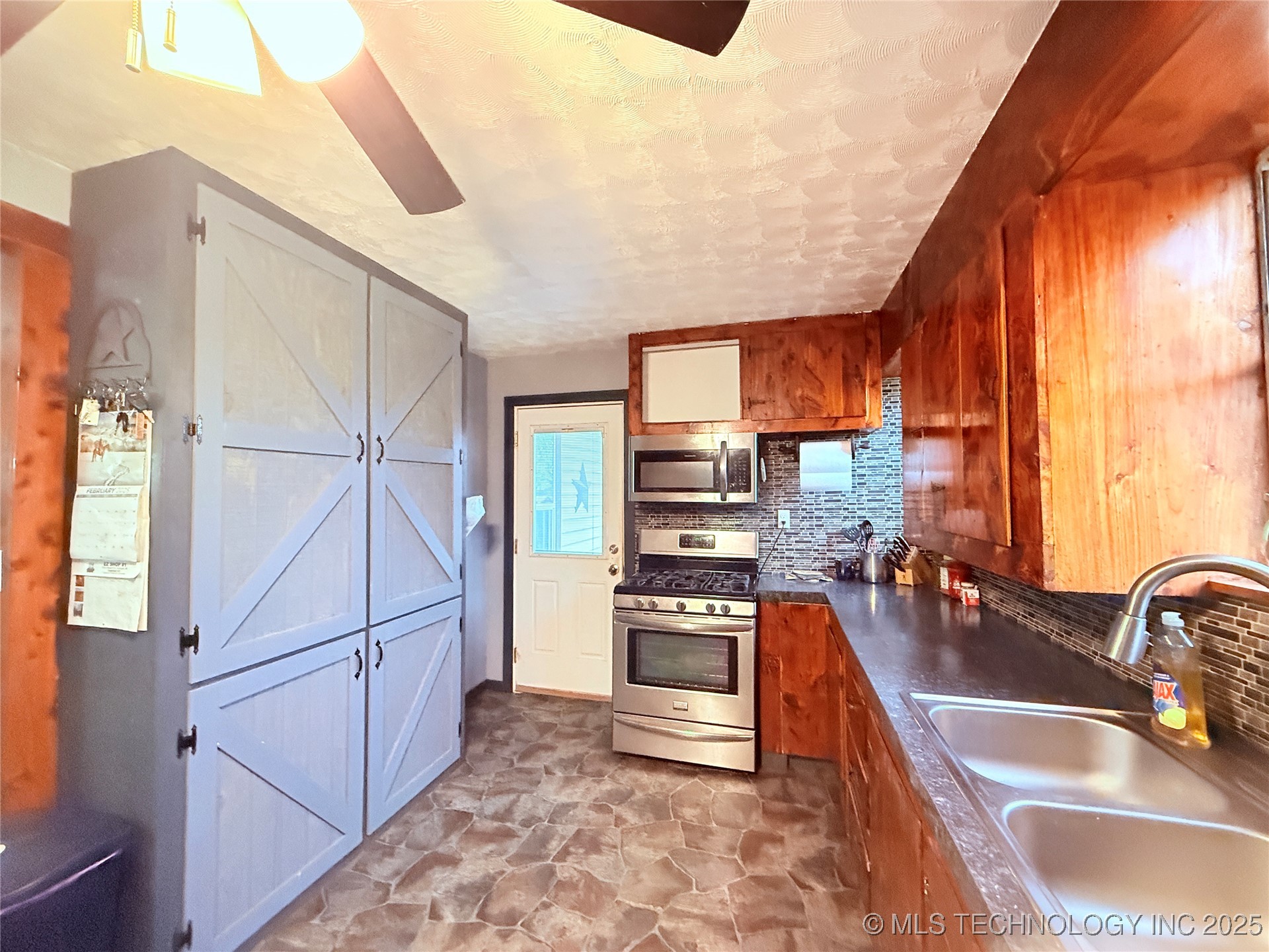2420 3rd Ne Property Photo 6