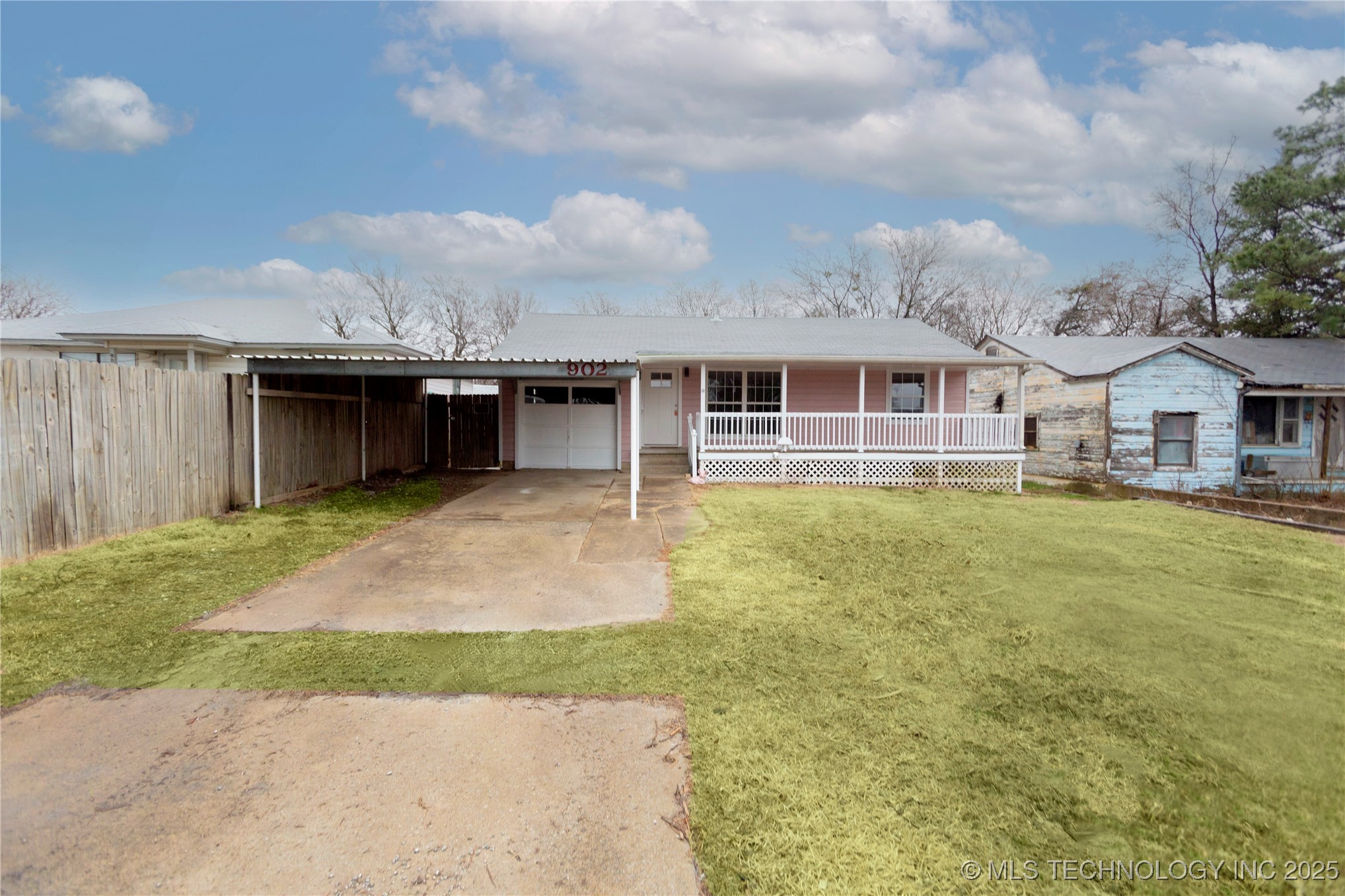 902 N 1st Property Photo