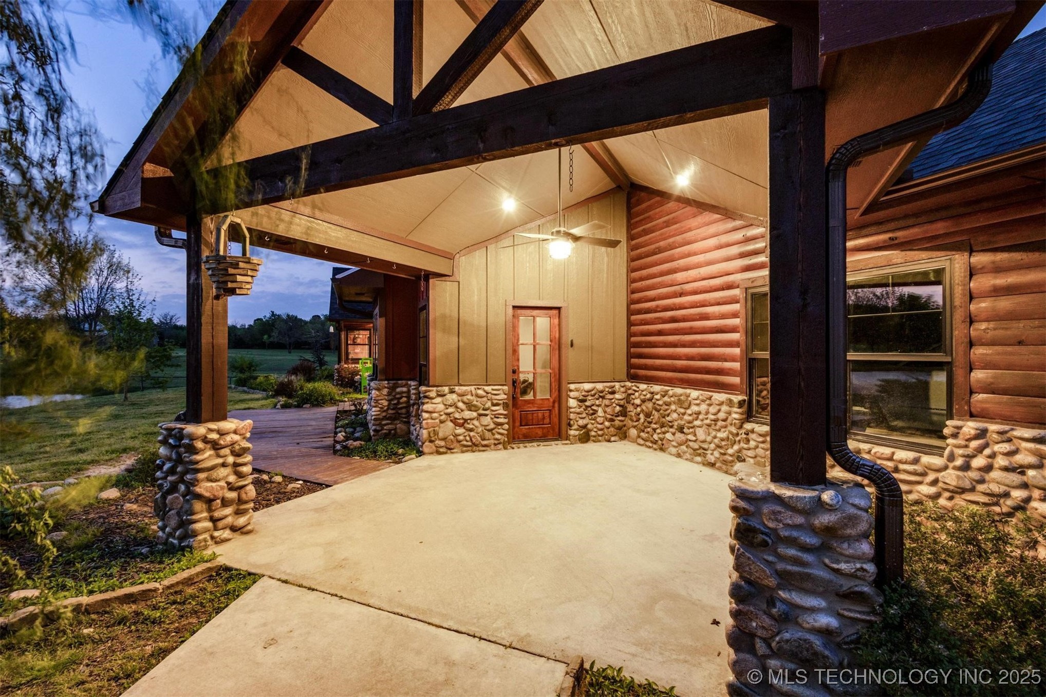 190 Lakeshore Property Photo 6