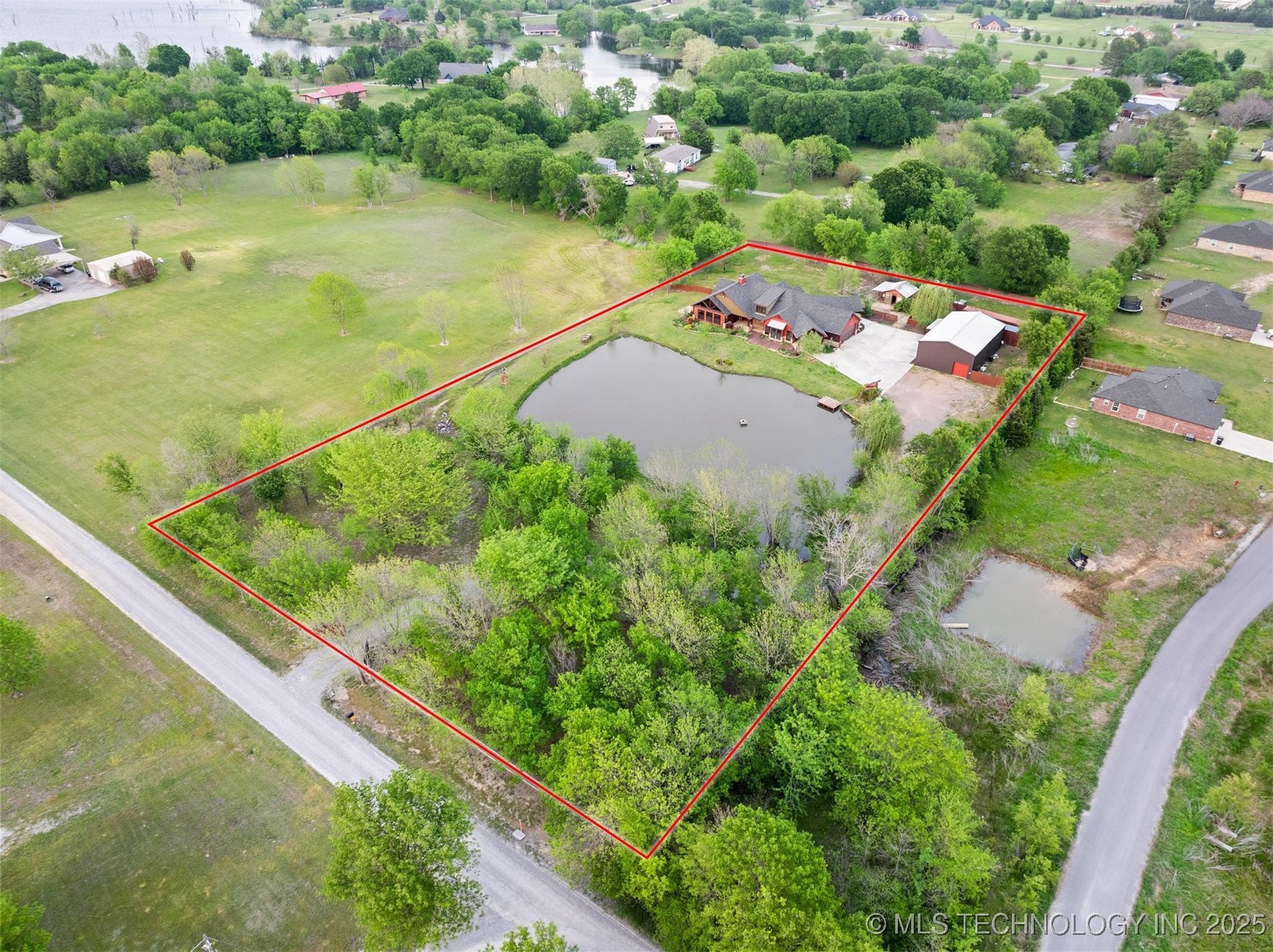 190 Lakeshore Property Photo 13