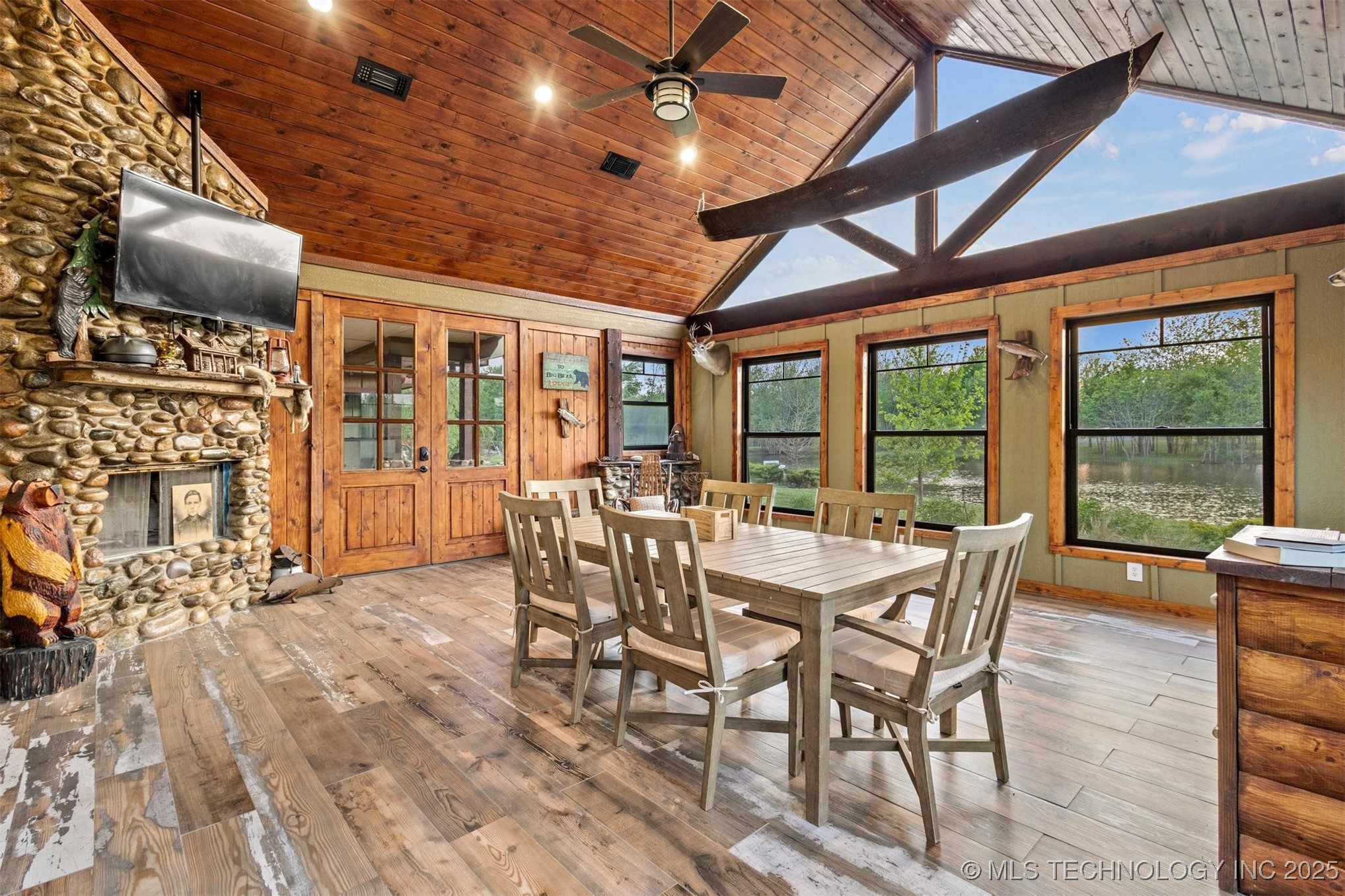 190 Lakeshore Property Photo 37