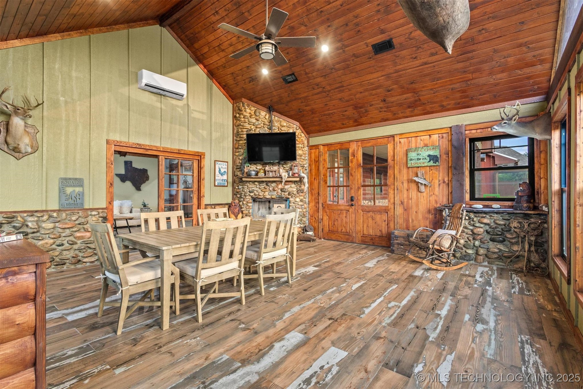 190 Lakeshore Property Photo 38