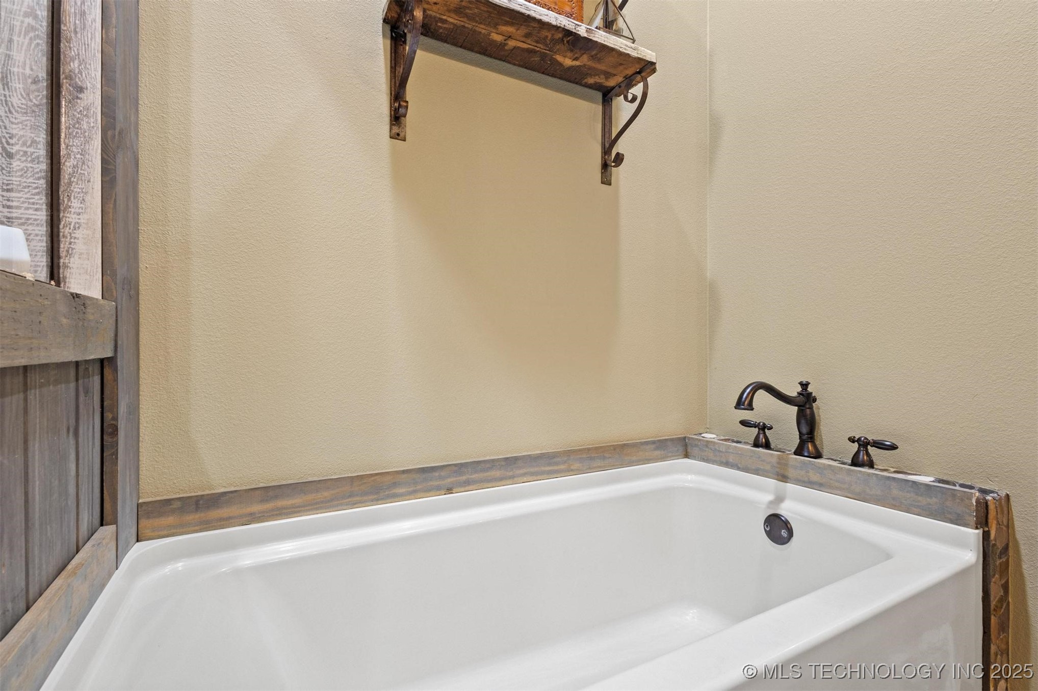 190 Lakeshore Property Photo 46