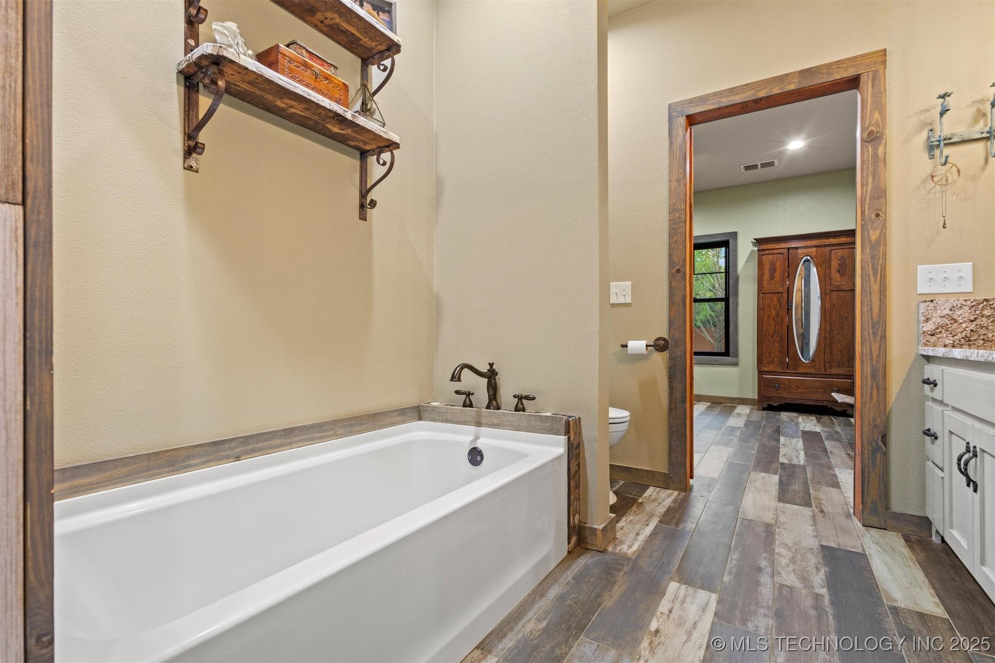 190 Lakeshore Property Photo 47