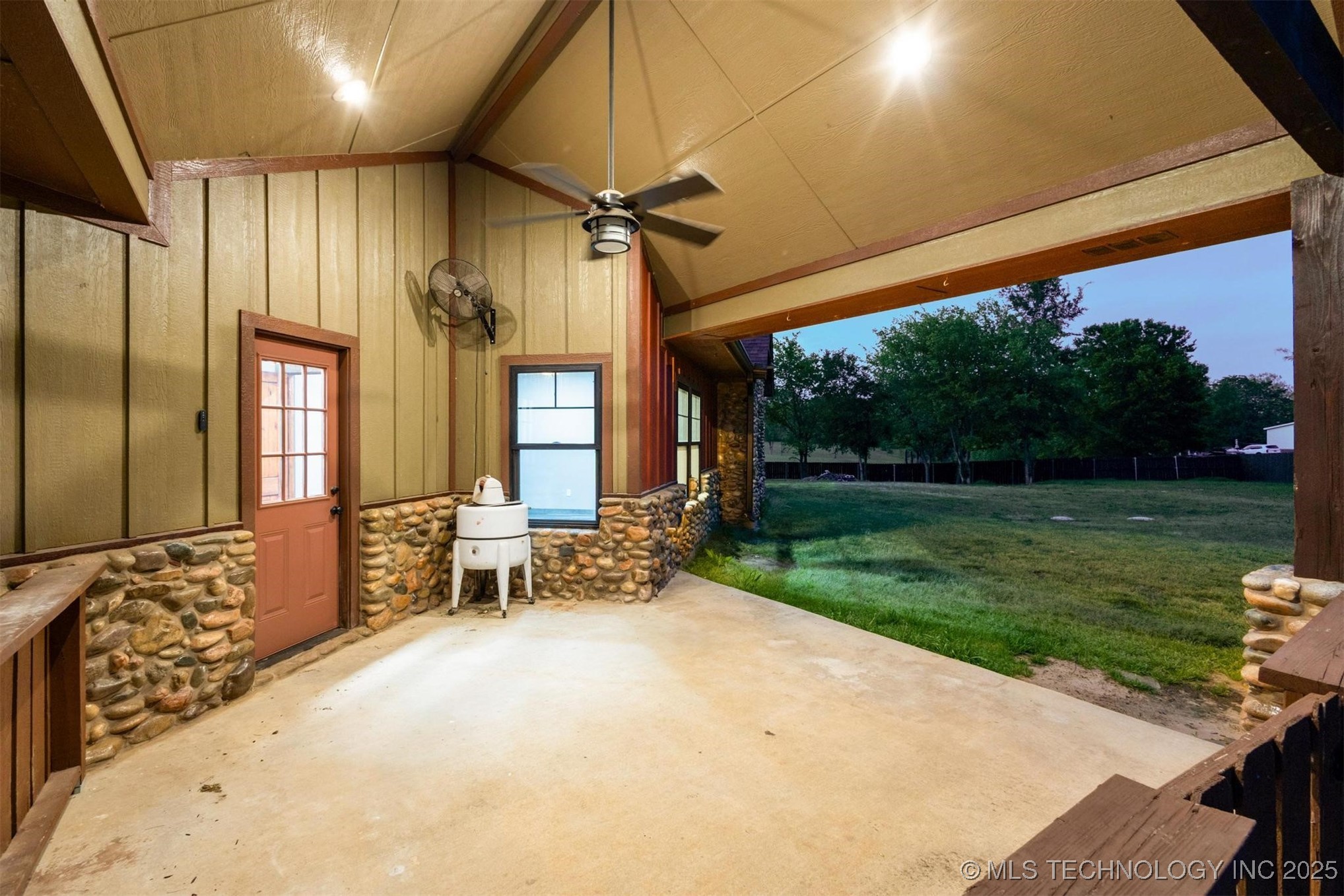 190 Lakeshore Property Photo 55