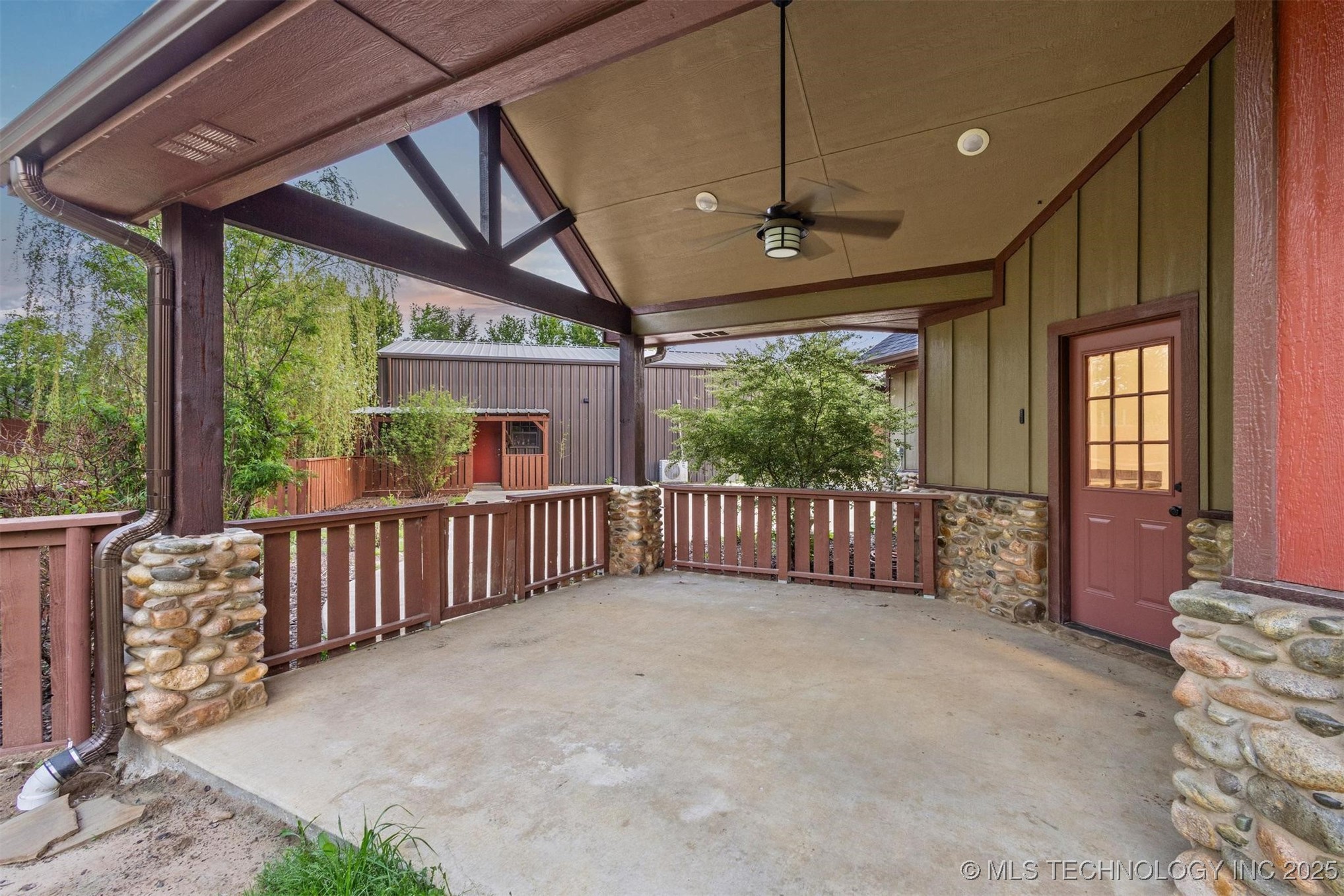190 Lakeshore Property Photo 58