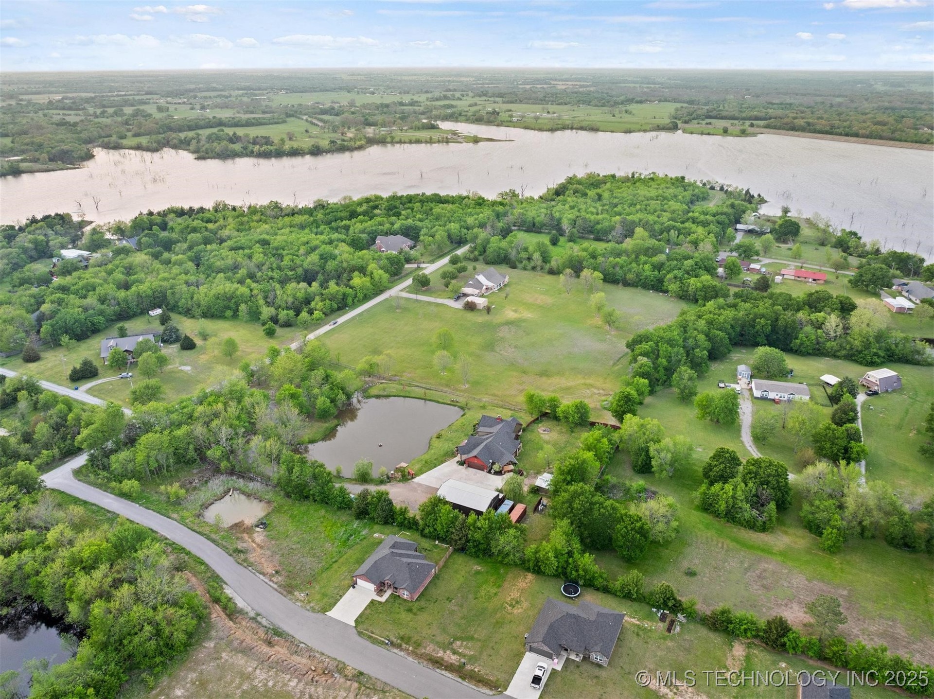 190 Lakeshore Property Photo 68