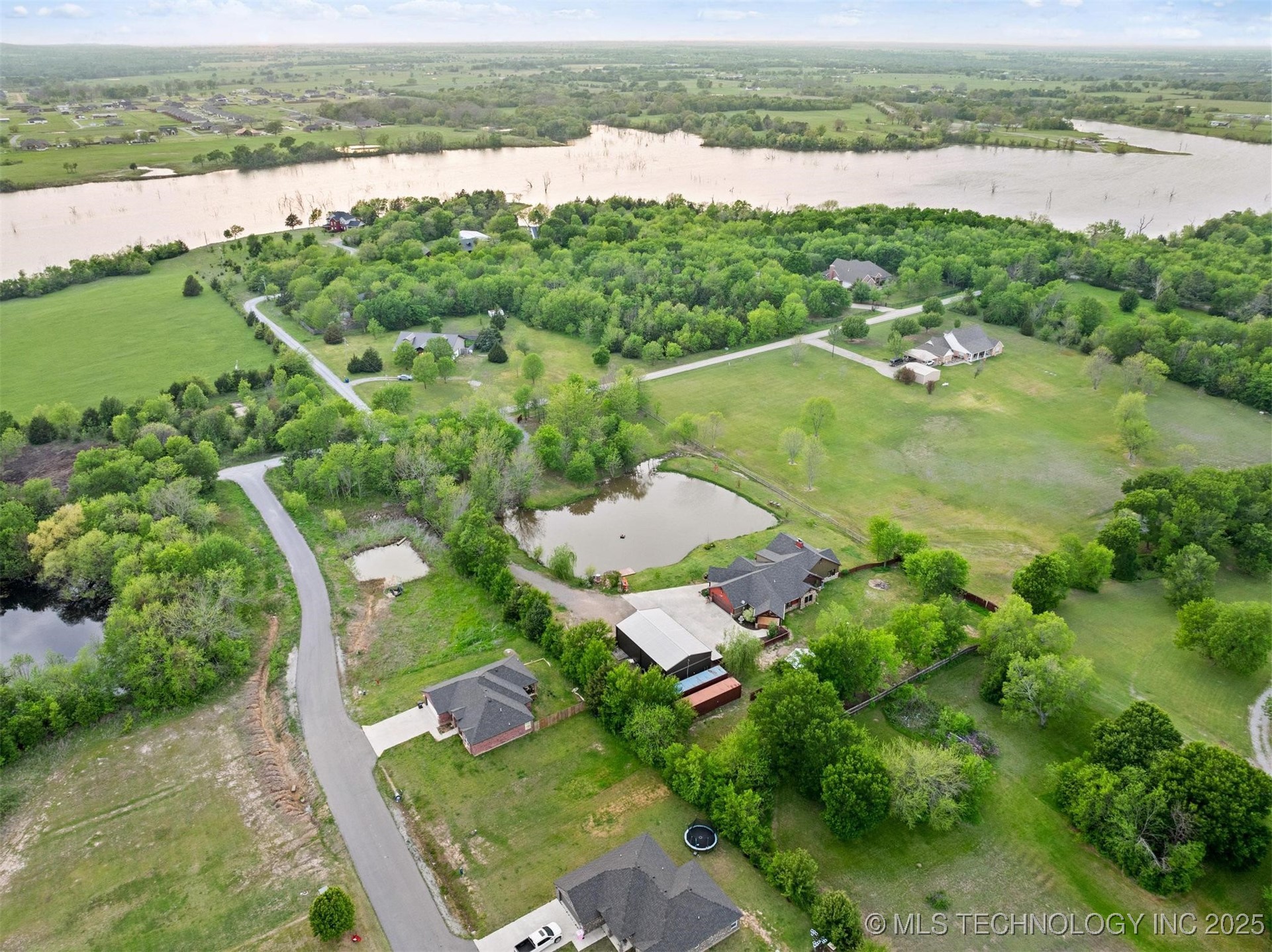 190 Lakeshore Property Photo 70