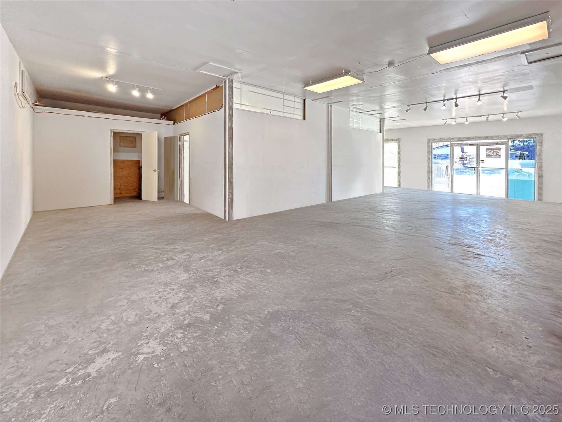 412 N Lawson Boulevard Property Photo 10