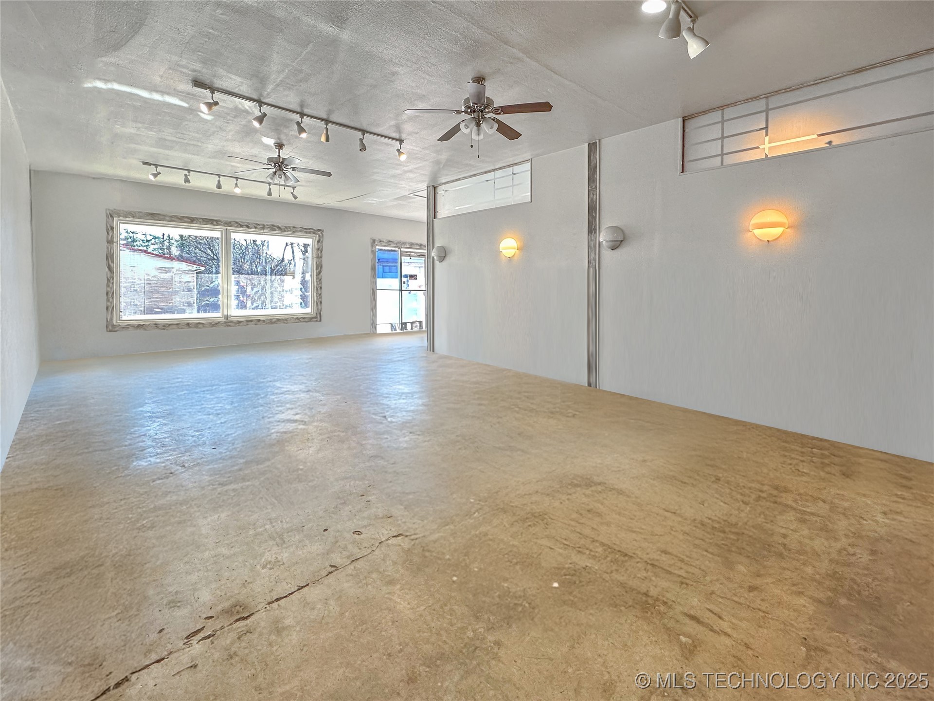 412 N Lawson Boulevard Property Photo 11