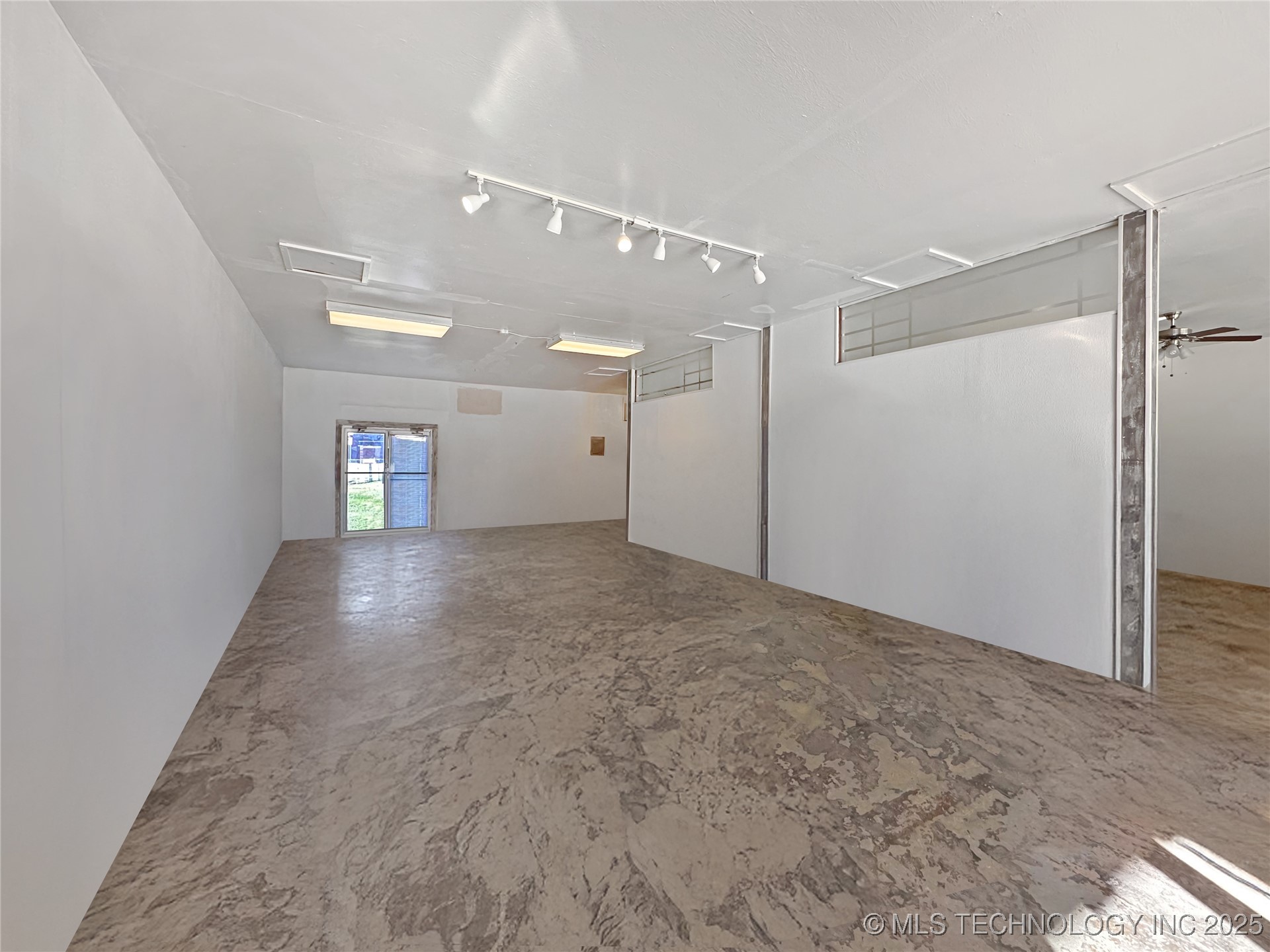 412 N Lawson Boulevard Property Photo 20