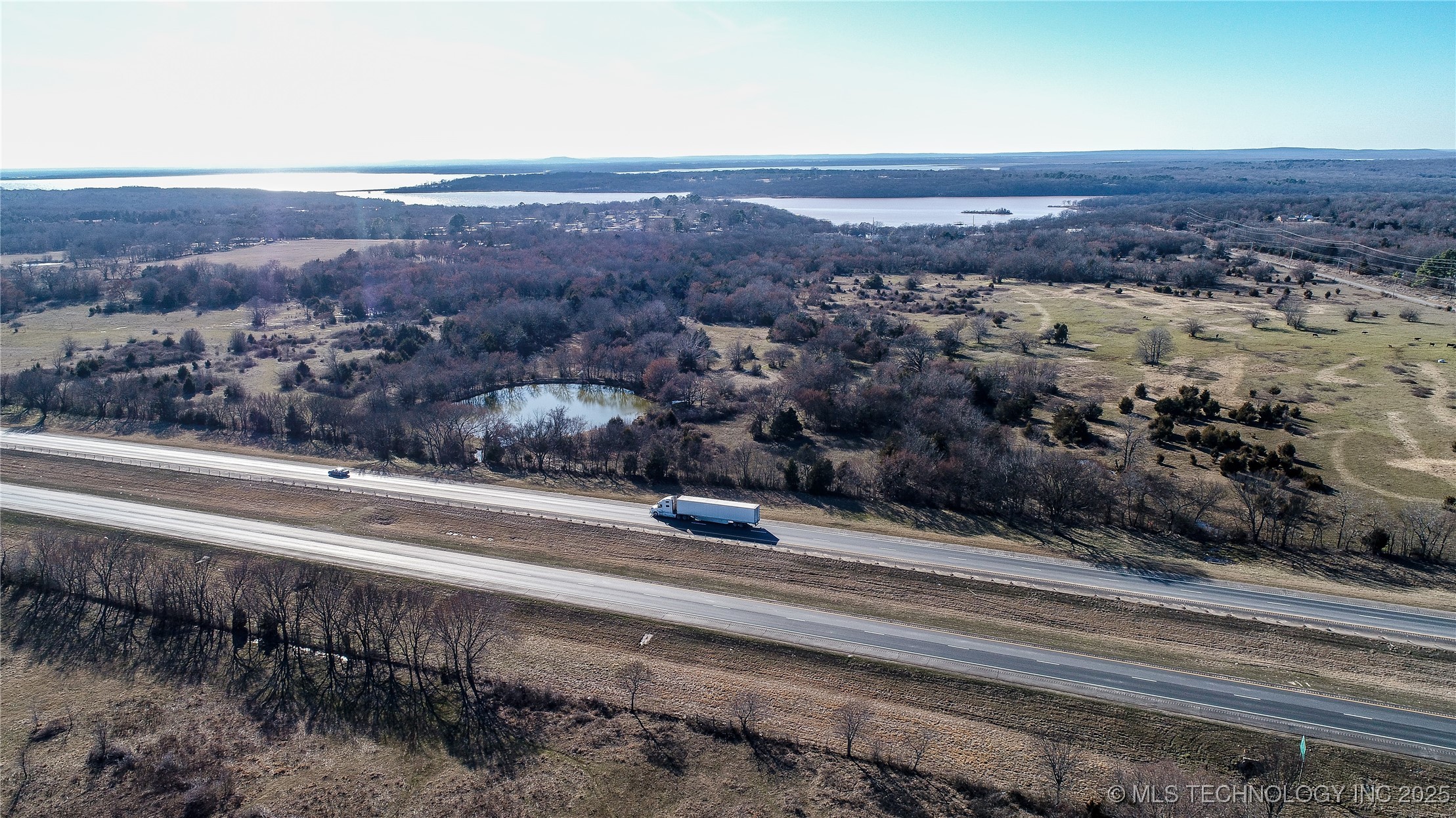 8 E 1120 Road Property Photo 2