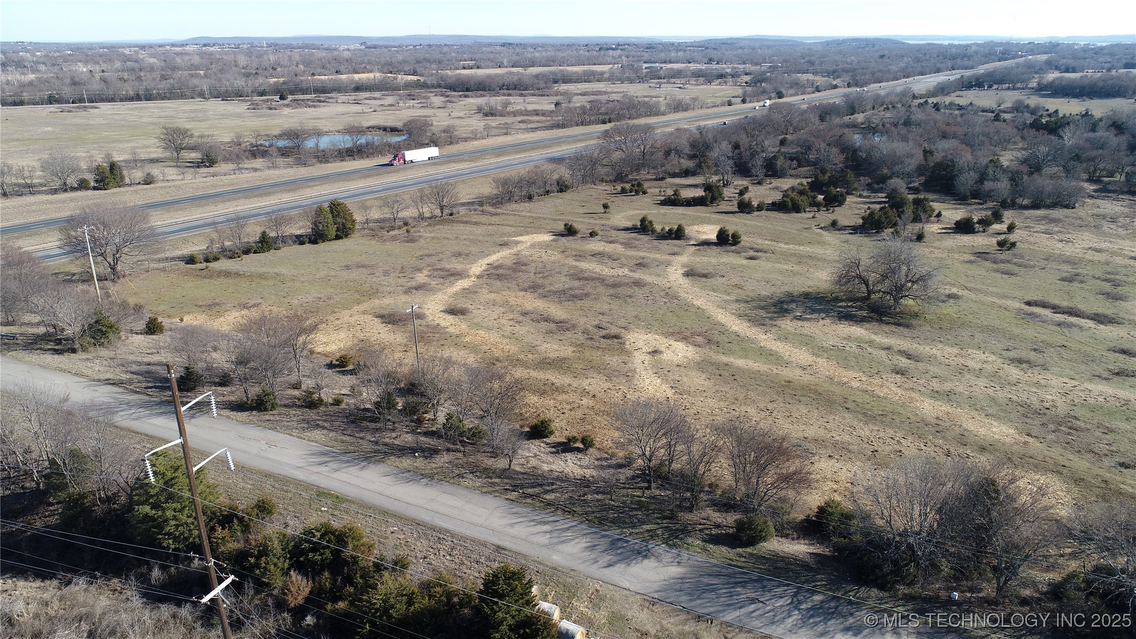 8 E 1120 Road Property Photo 4