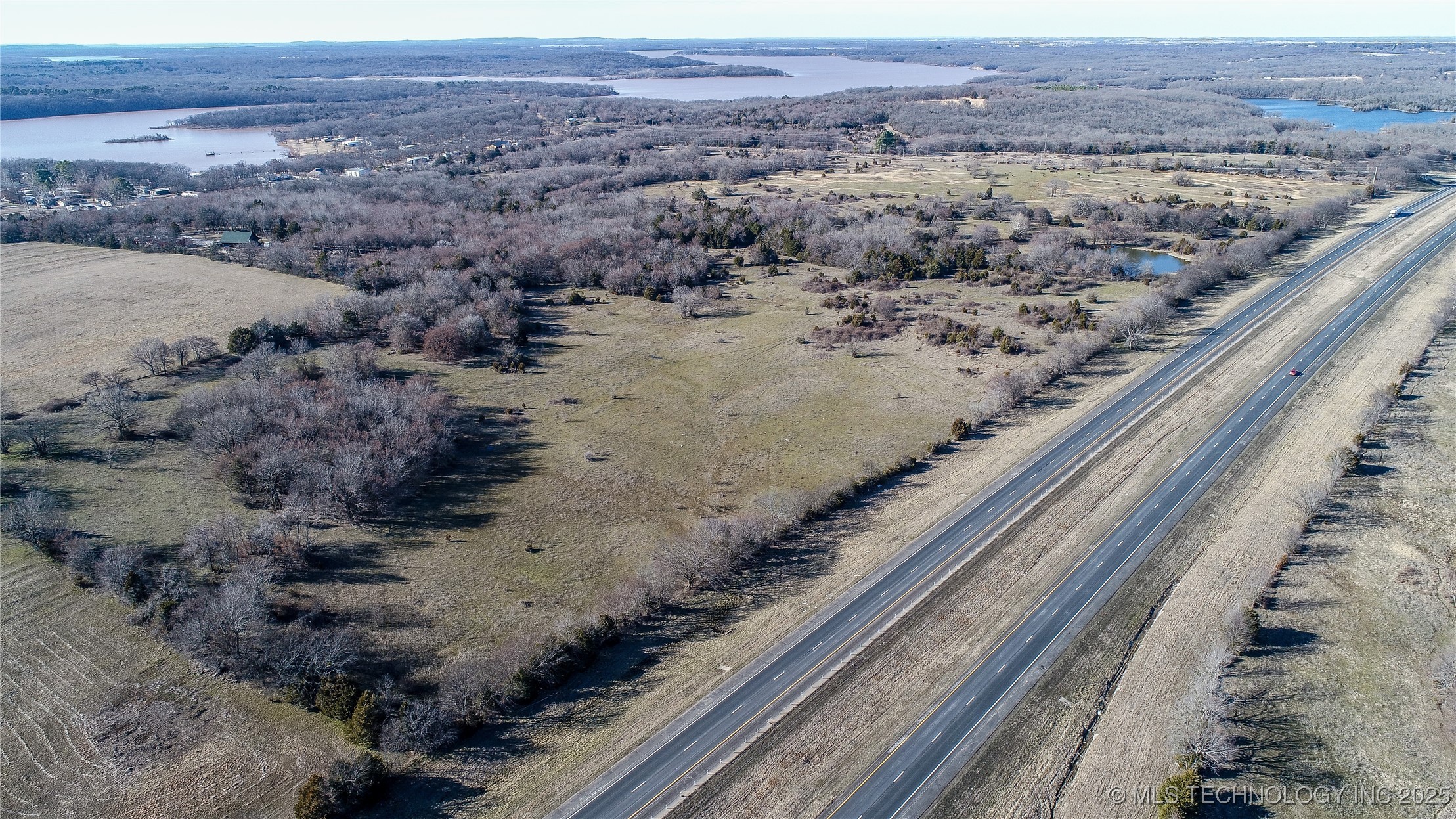 9 E 1120 Road Property Photo 2