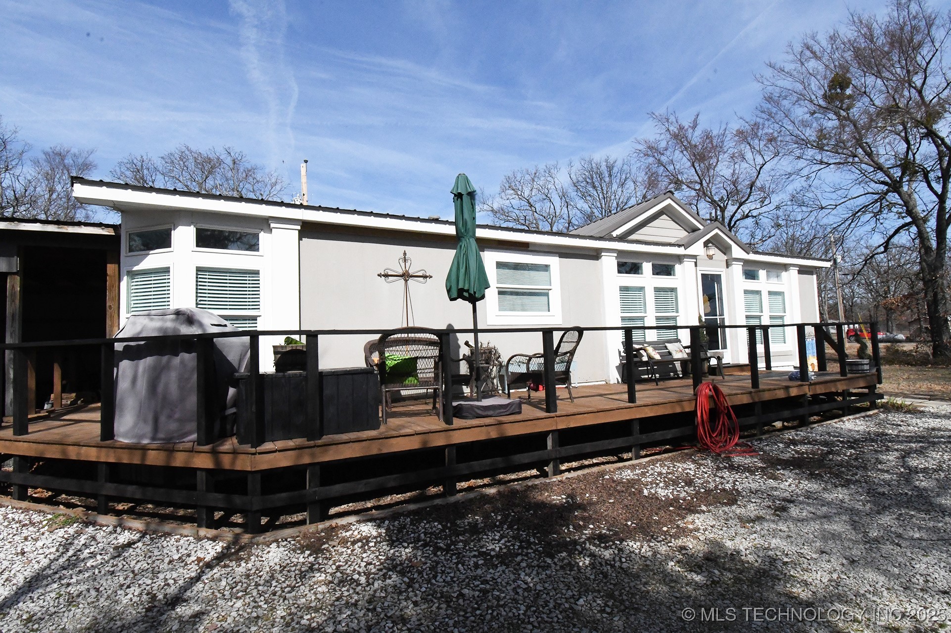 448967 E 982 Loop Property Photo 2