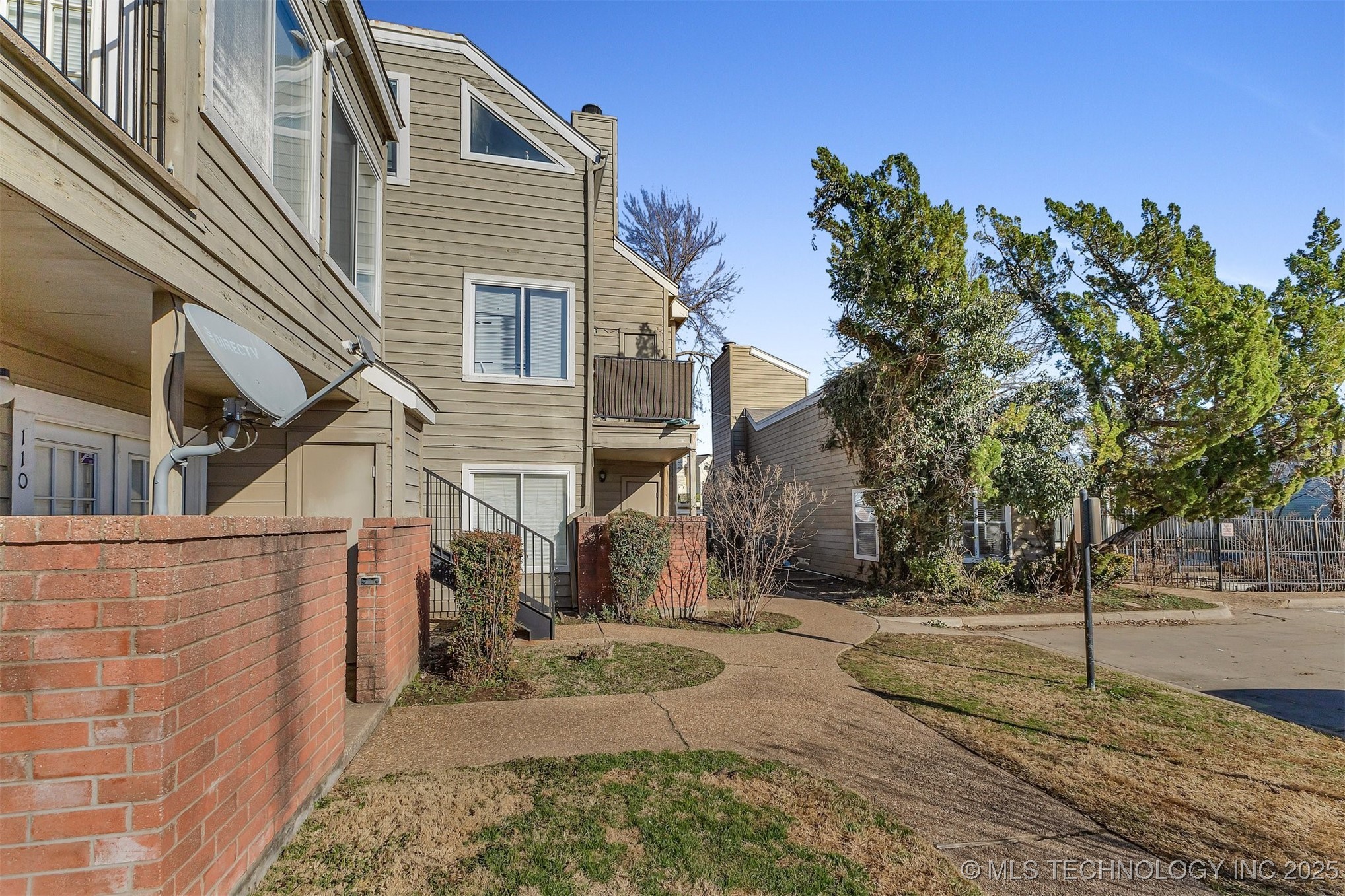 Collegiate Square Real Estate Listings Main Image