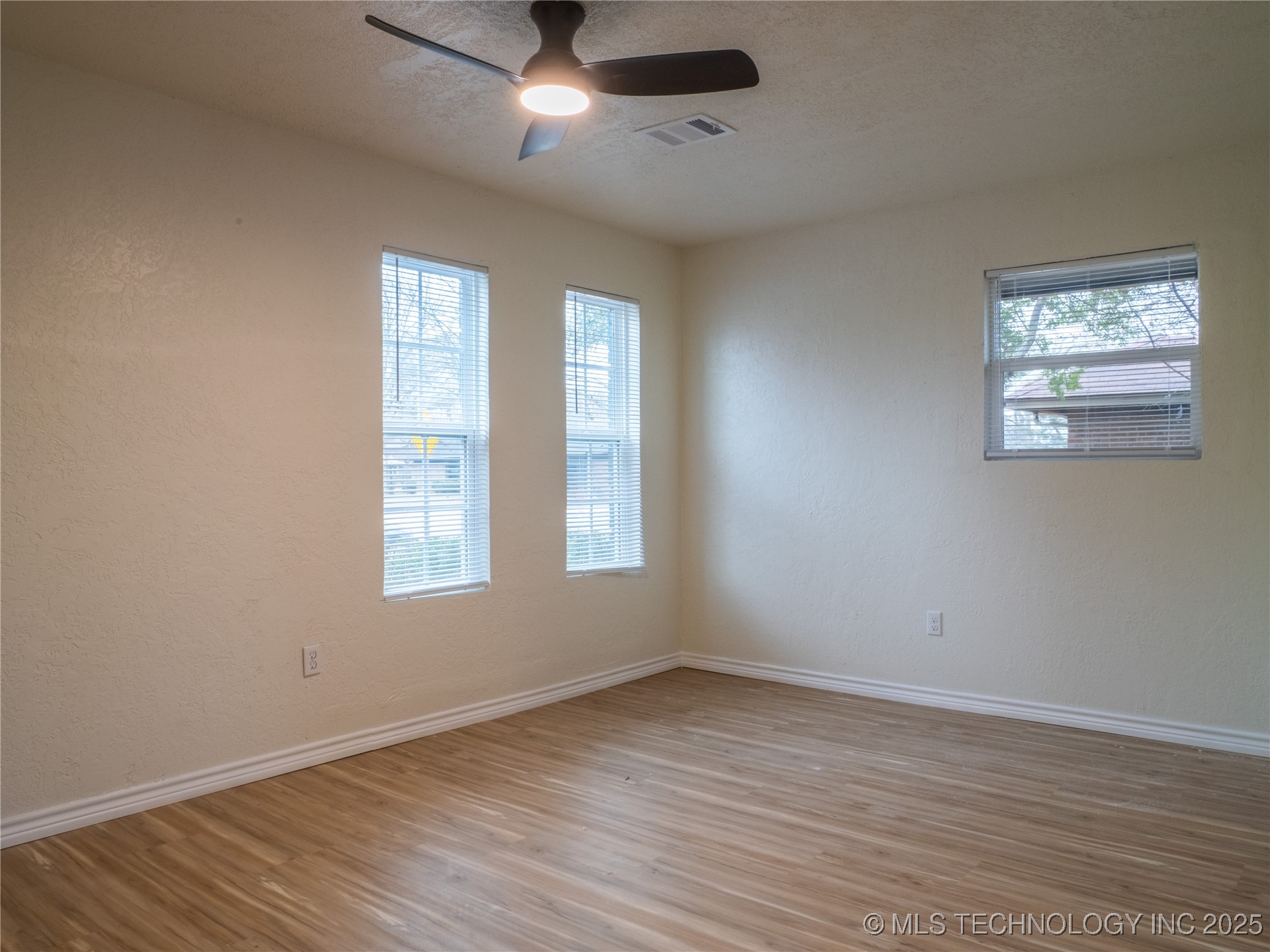 4008 Nw Meadowbrook Property Photo 20