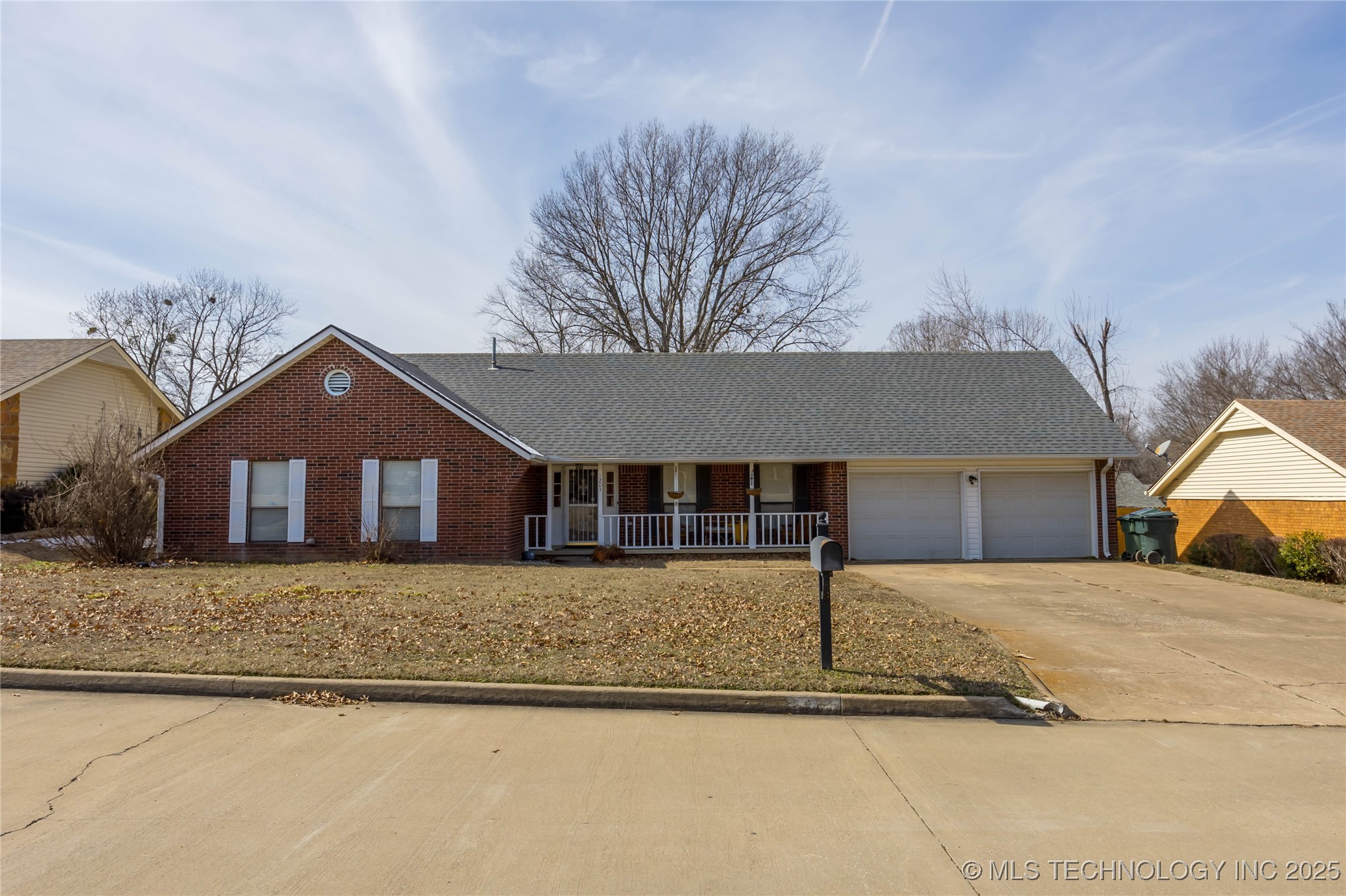 1203 N Miller Drive Property Photo 1